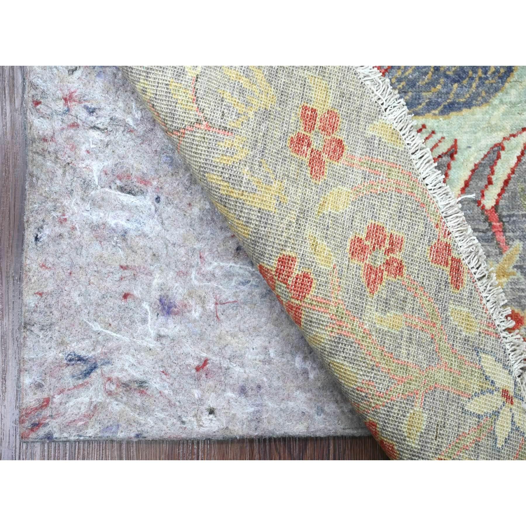 Grigio corazzato, Peshawar afgano con disegni di uccelli del paradiso, annodato a mano, 100% lana morbida, tinture vegetali, rotondo, Tappeto orientale
Materiali primari: Lana
Lattice: No Pile 
altezza: 0,25 pollici
Stile: Di transizione
Colore