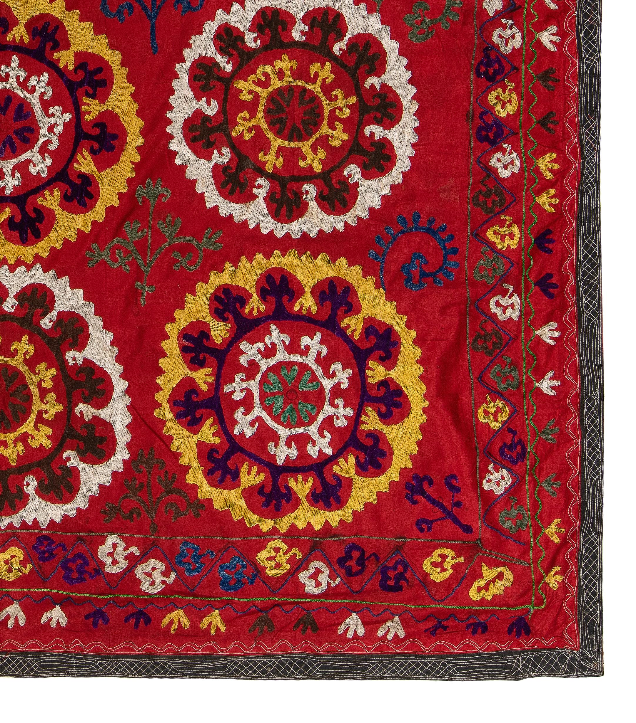5.8x6.5 Ft Vintage Bedspread, Red Throw, Silk Wall Hanging, Embroidered Tapestry In Good Condition For Sale In Spring Valley, NY
