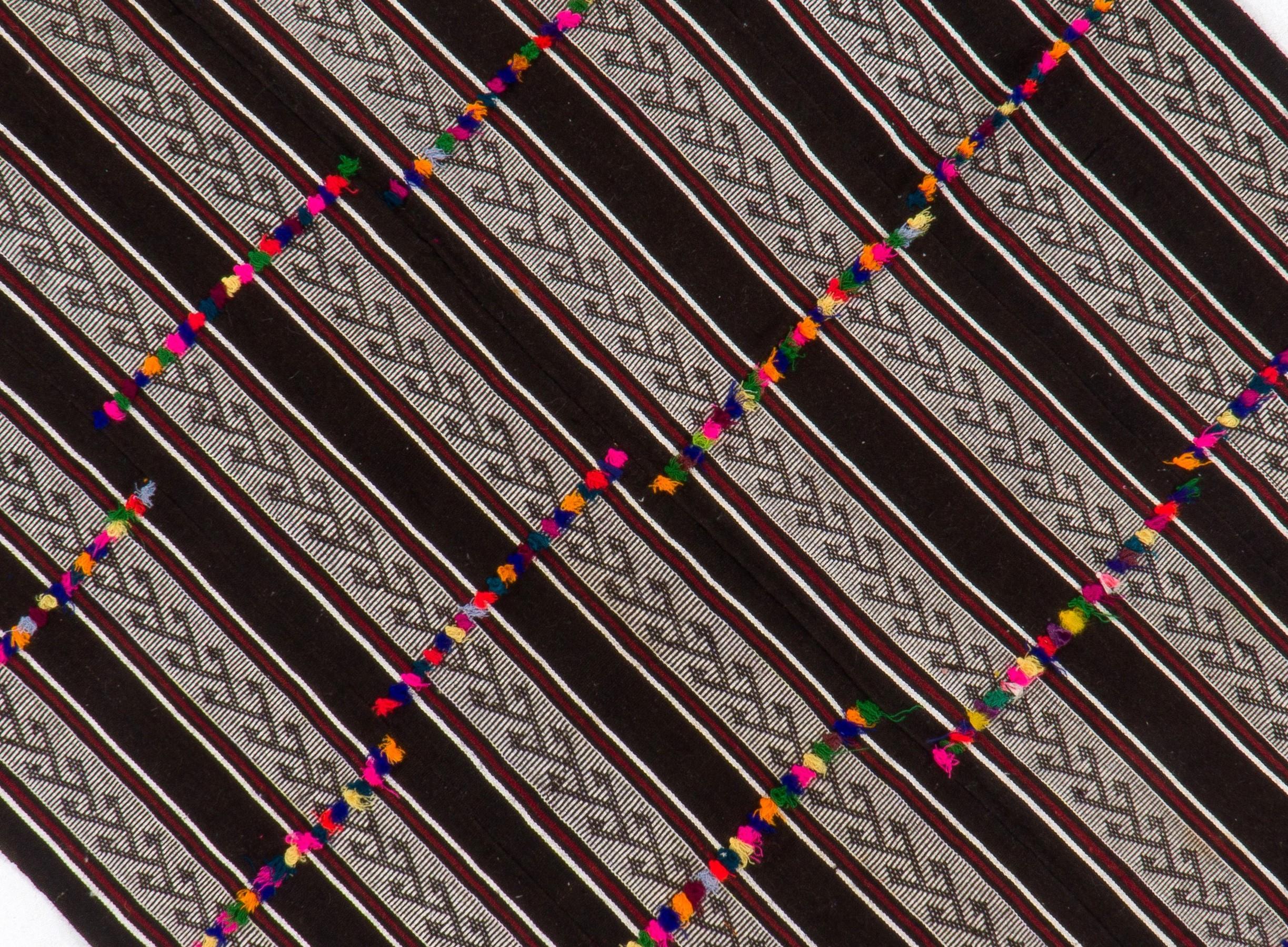 Kilim anatolien vintage à bandes tissées en laine naturelle tissée à la feuille de 5,8 x 7,5 m Bon état - En vente à Spring Valley, NY