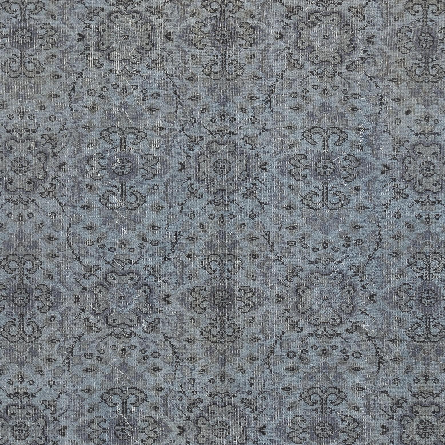 Annodato a mano Tappeto turco contemporaneo fatto a mano di colore blu con design floreale 5.8x9 Ft in vendita