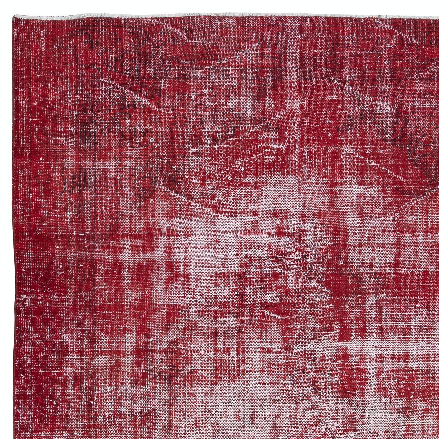 5.8x9 Ft Distressed Türkischer handgefertigter Teppich in Rot, ideal für moderne Innenräume (Handgeknüpft) im Angebot