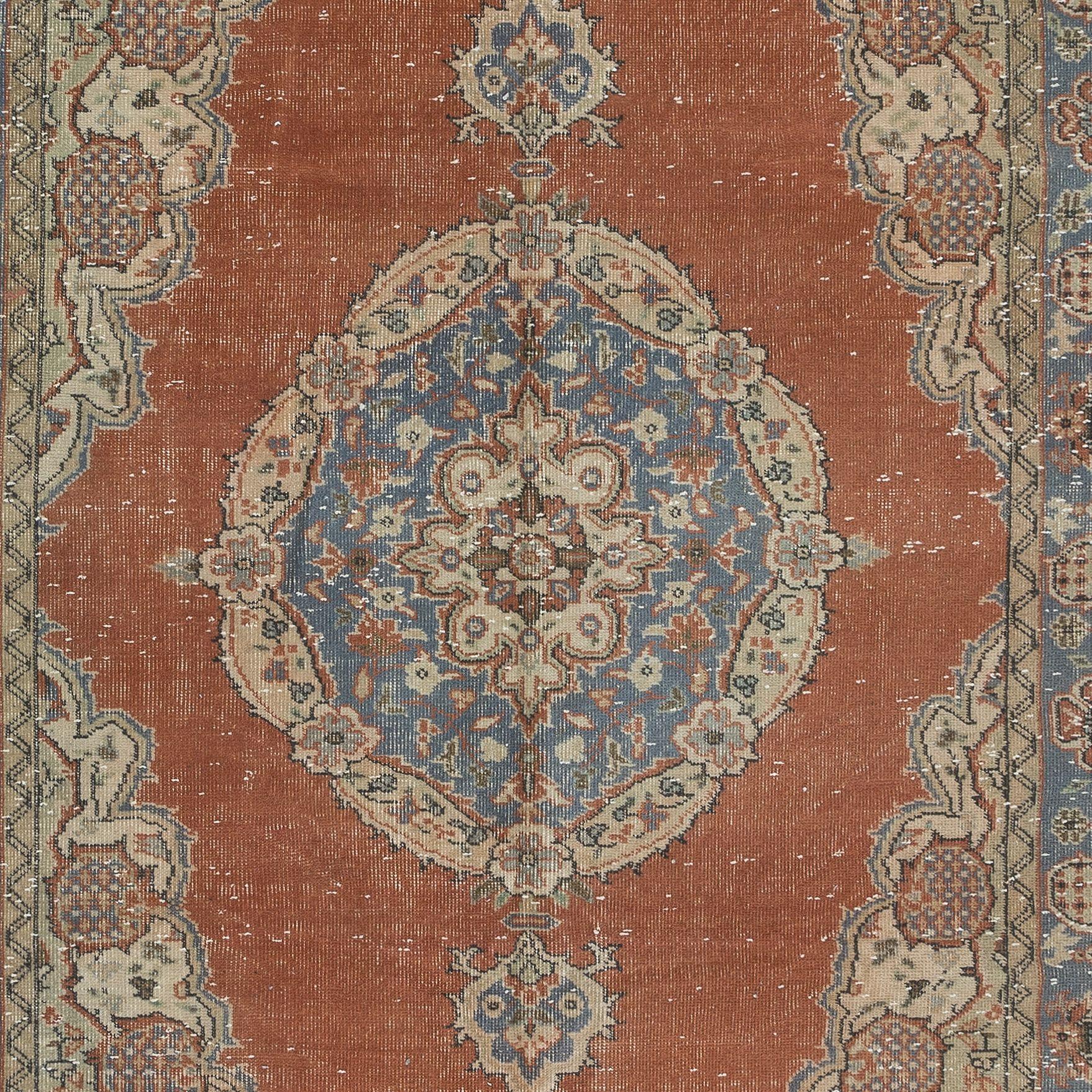 5.8x9 Ft Traditioneller handgeknüpfter türkischer Vintage-Teppich in Rot, Dunkelblau & Beige (Handgeknüpft) im Angebot