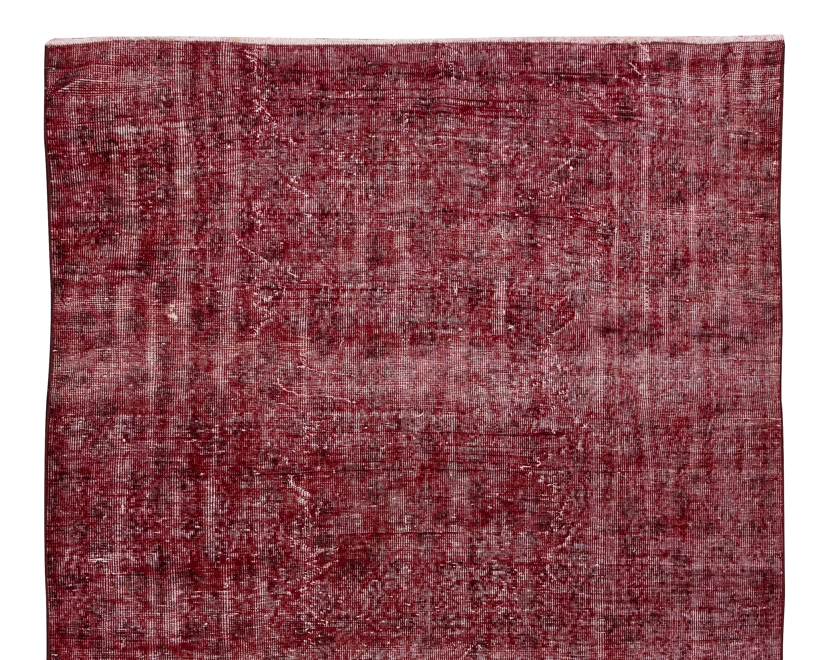 Turkish Rug in Burgundy Red, Great 4 Modern Interiors. Vintage Carpet In Good Condition For Sale In Philadelphia, PA
