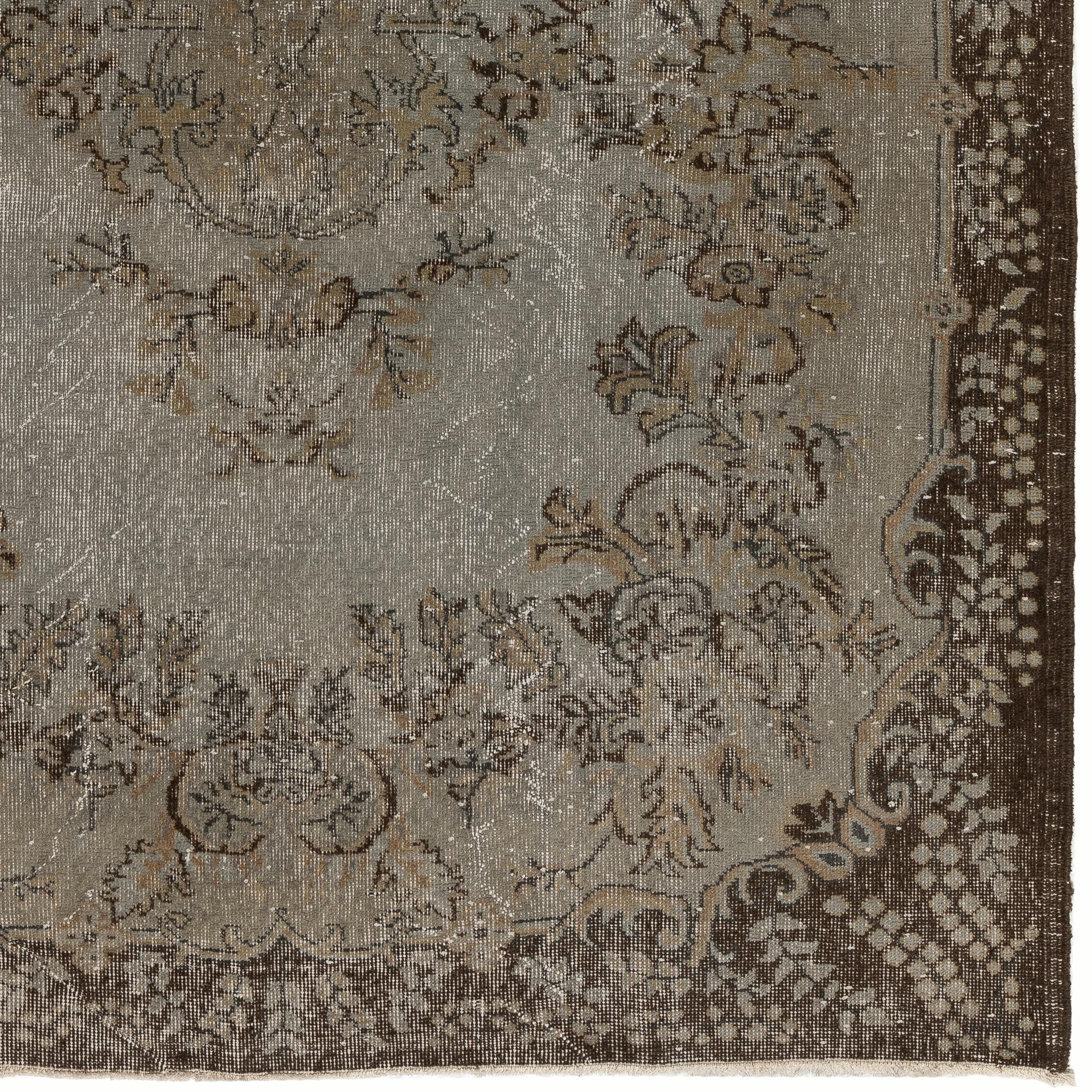 5.8x9,3 Ft Grauer, überzogener, handgefertigter Teppich aus türkischer Wolle, Distressed Look, im Used-Look (Türkisch) im Angebot