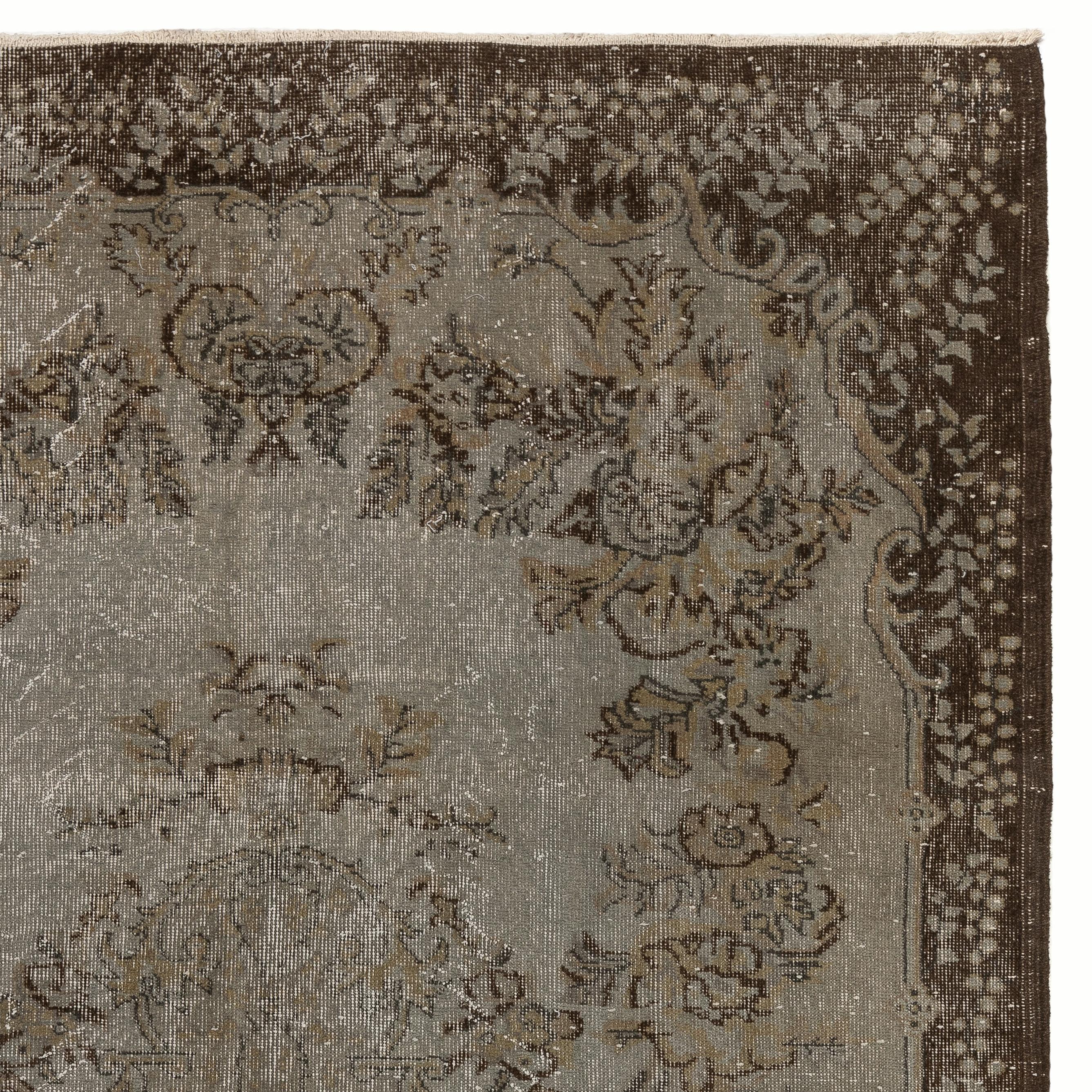 5.8x9,3 Ft Grauer, überzogener, handgefertigter Teppich aus türkischer Wolle, Distressed Look, im Used-Look (Handgewebt) im Angebot