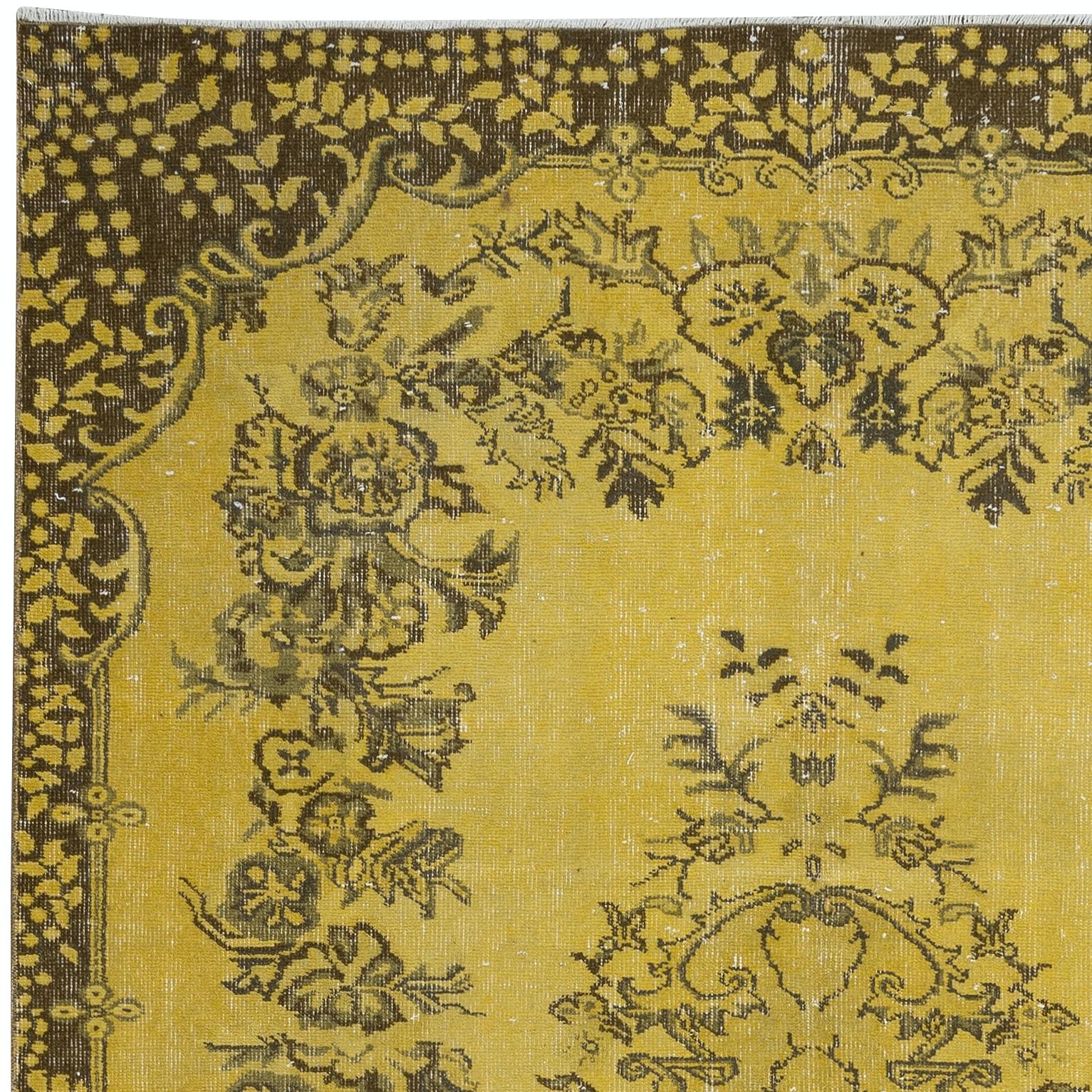 5.8x9.3 Ft Modern Handmade Turkish Rug with Medallion Design & Yellow Background In Good Condition For Sale In Spring Valley, NY