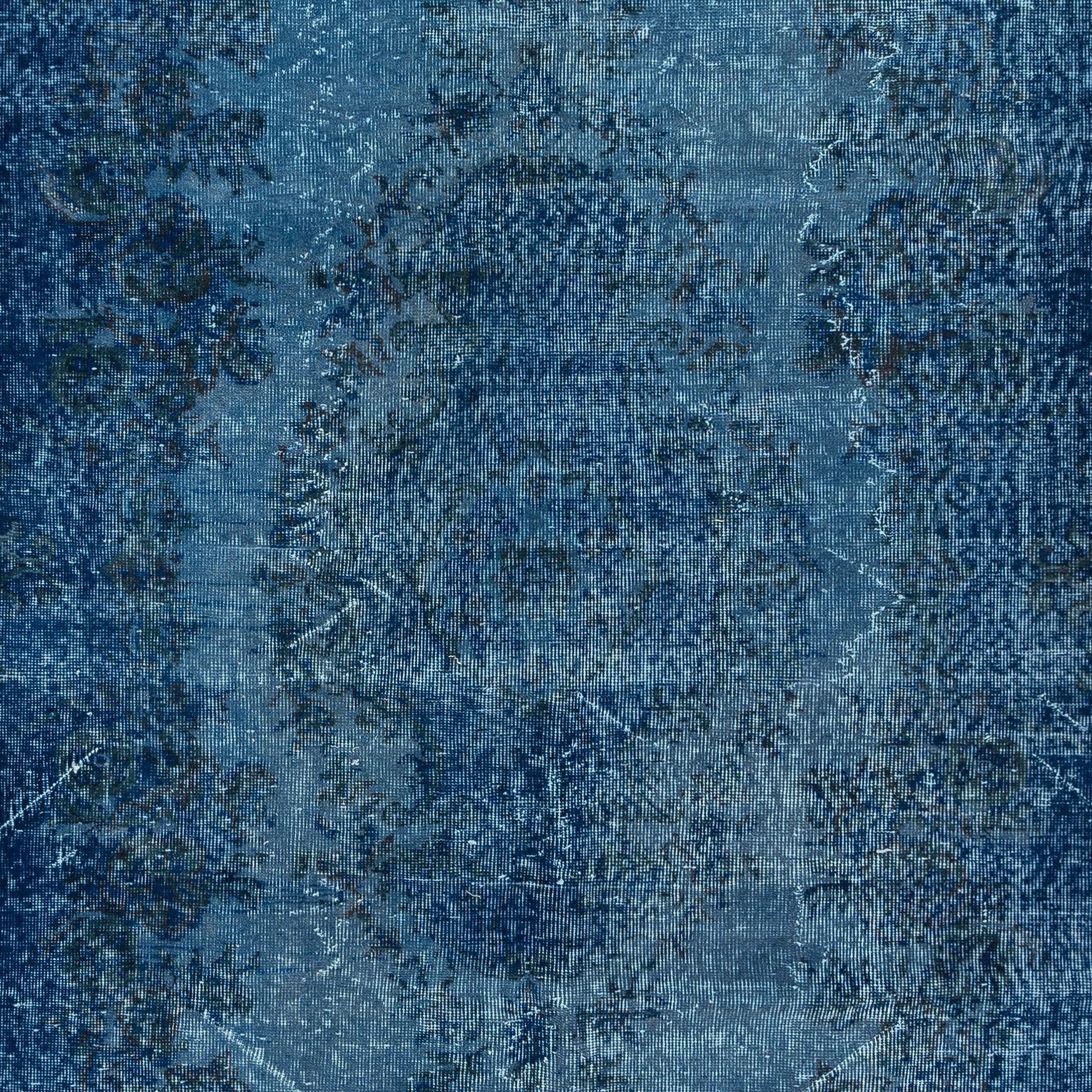 Modern 5.8x9.4 Ft Hand-knotted Turkish Upcycled Rug in Blue for Contemporary Interiors For Sale
