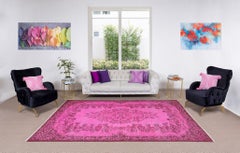 Handgefertigter türkischer Vintage-Teppich mit Blumenmedaillon-Design und OverDyed in Rosa