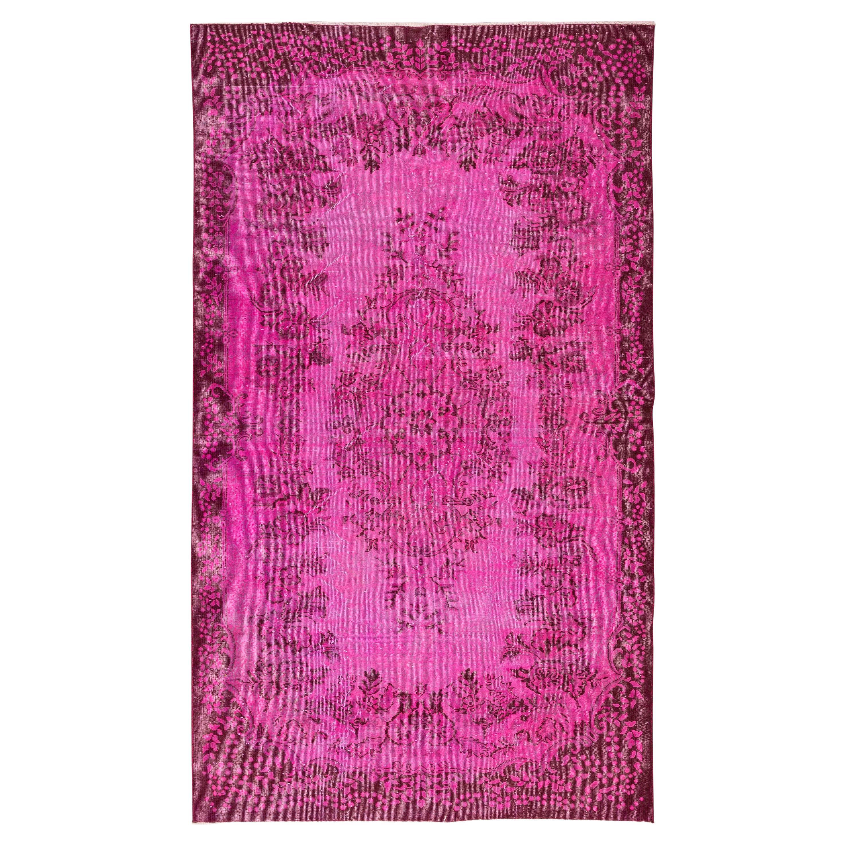 Handgefertigter türkischer Vintage-Teppich mit Blumenmedaillon-Design und OverDyed in Rosa