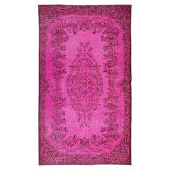 Handgefertigter türkischer Vintage-Teppich mit Blumenmedaillon-Design und OverDyed in Rosa