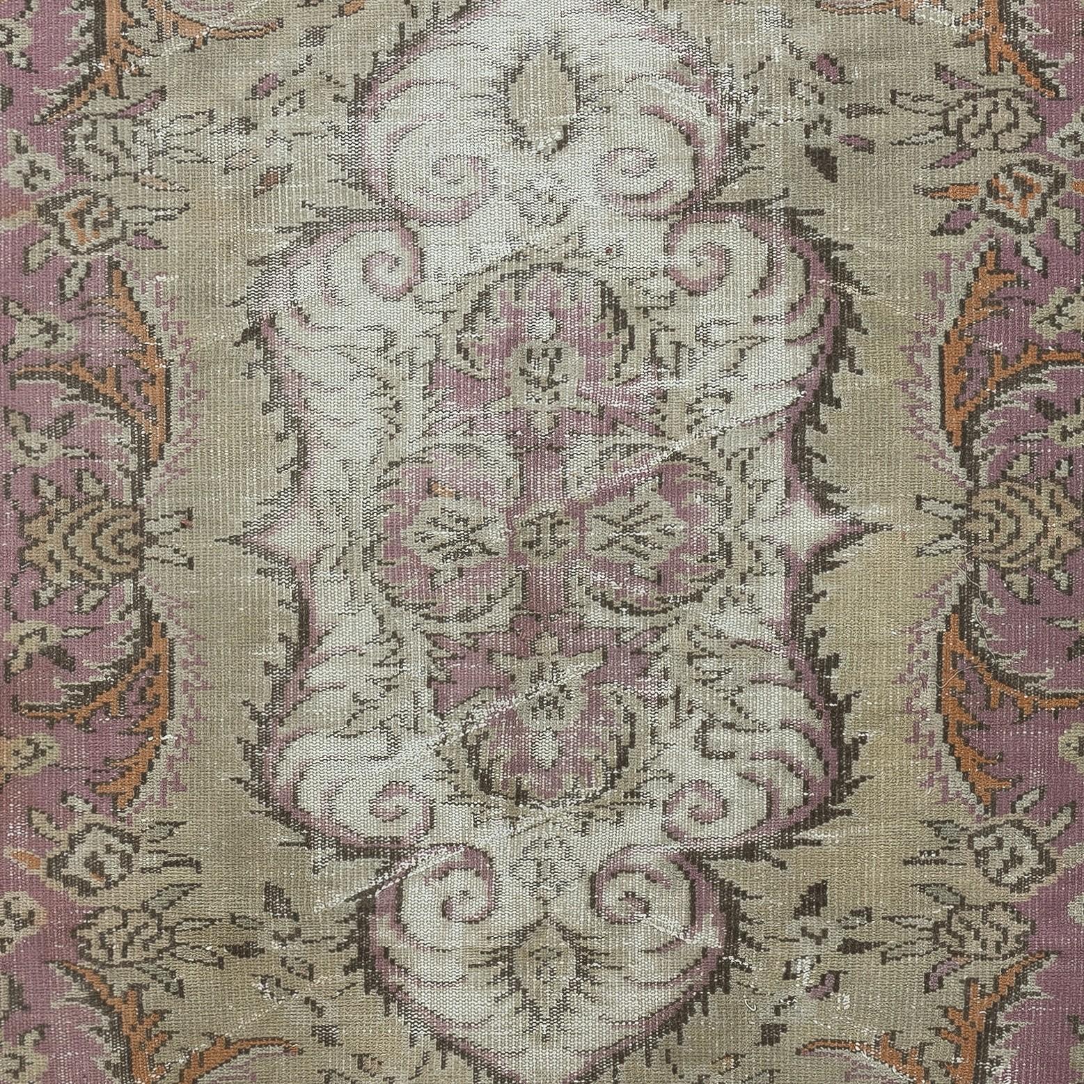 5.8x9.6 Ft One of a kind Traditional Vintage Handmade Turkish Wool Area Rug In Good Condition For Sale In Spring Valley, NY
