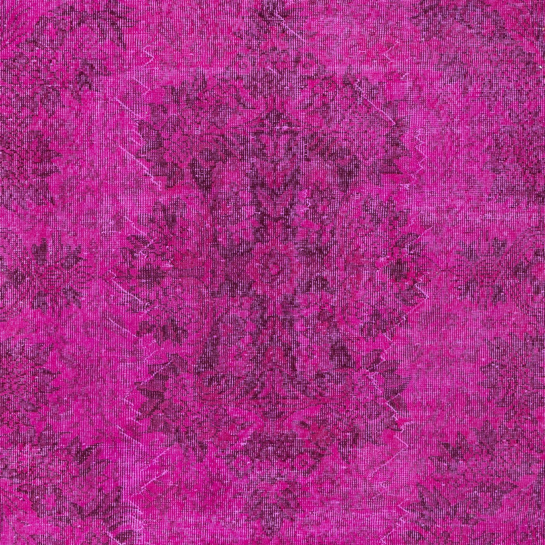 5.8x9.6 Ft Pink Area Rug, Handknotted in Turkey, Ideal for Modern Interiors In Good Condition For Sale In Philadelphia, PA