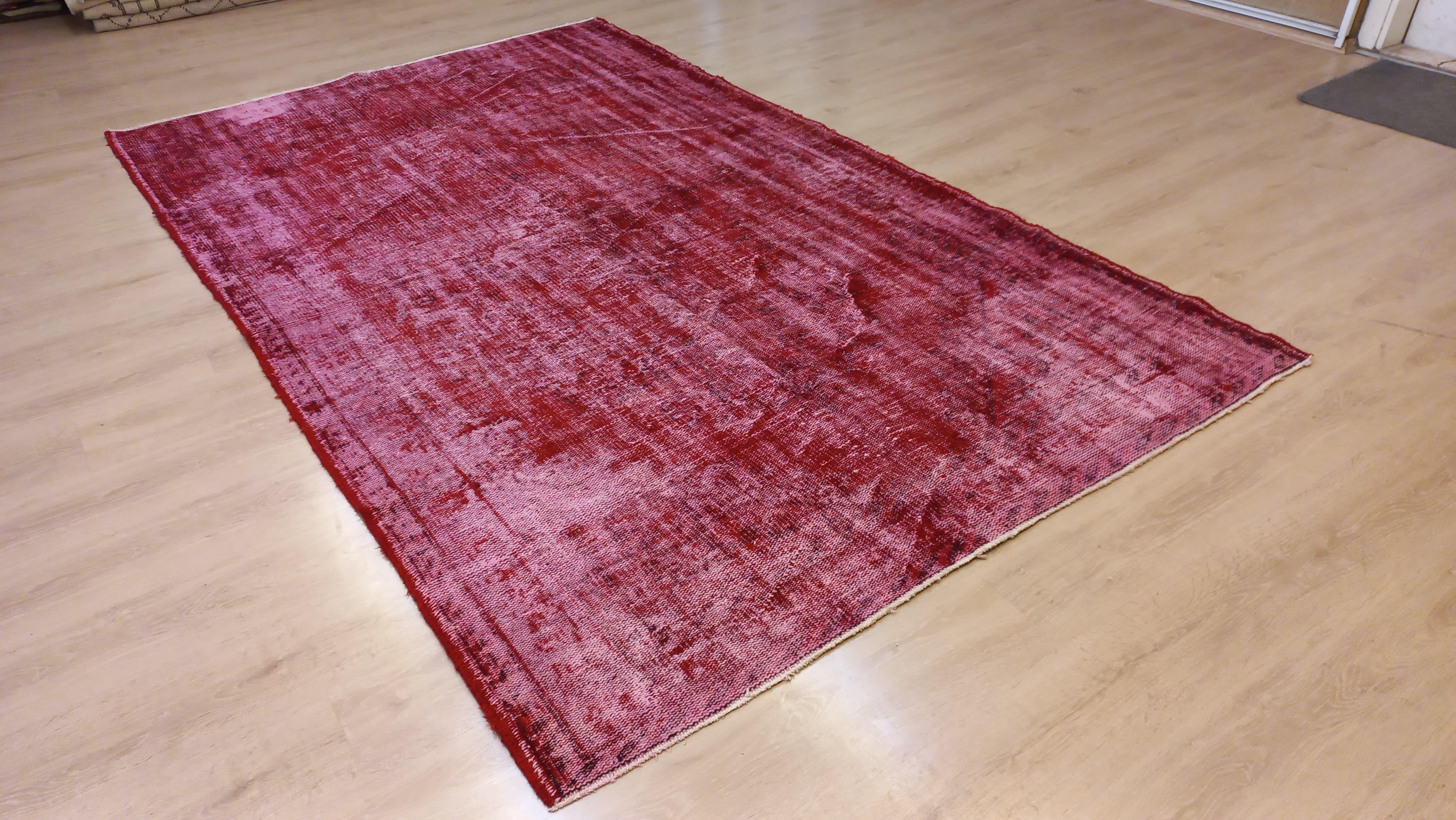 Modern 5.8x9.6 Ft Plain Solid Red Handmade Turkish Area Rug with Shabby Chic Style For Sale