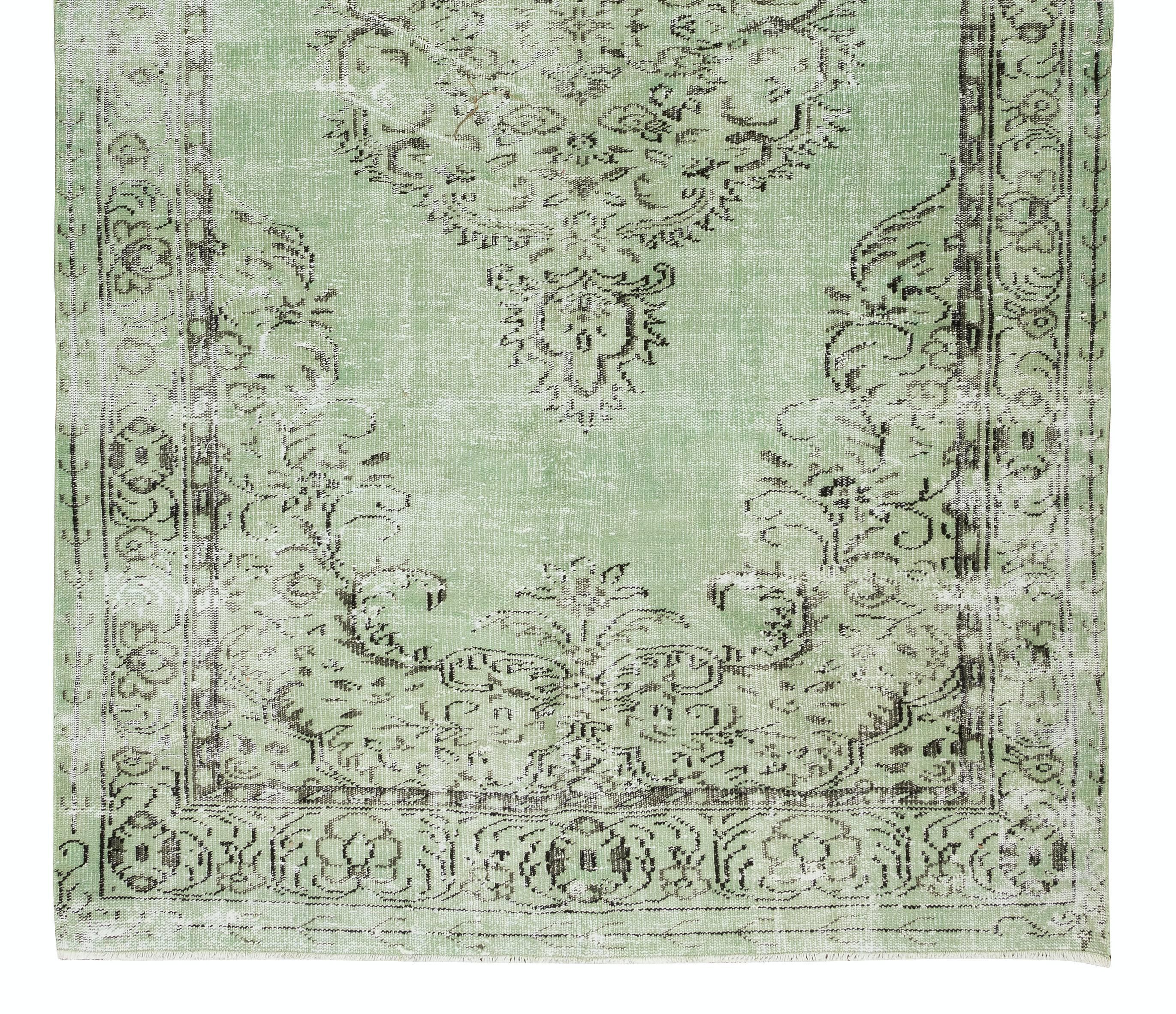 Grüner Over-Dyed-Bodenteppich, handgeknüpfter türkischer Vintage-Wollteppich (Handgeknüpft) im Angebot