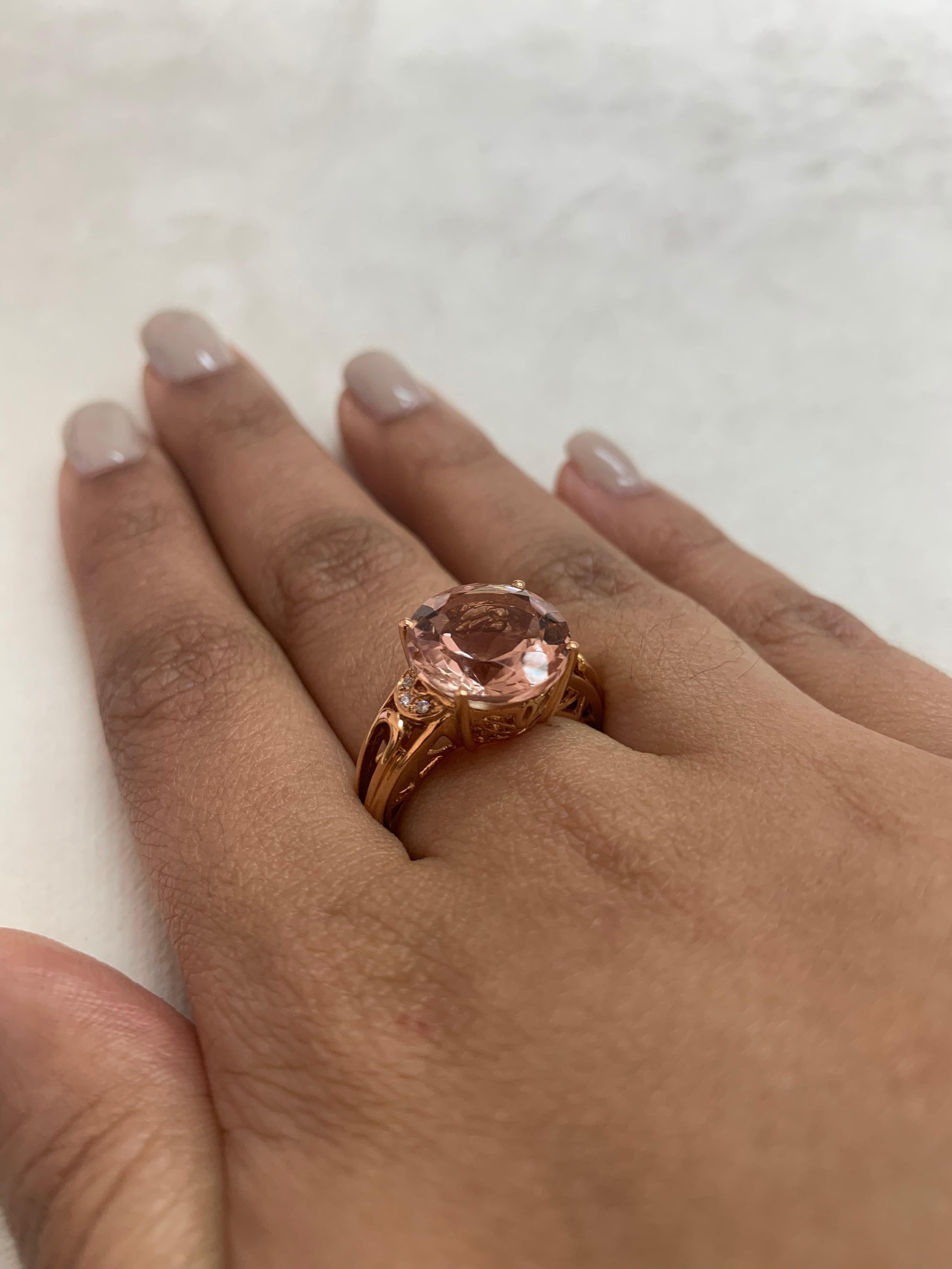 Round Cut Sunita Nahata Morganite 5.90ct. Fancy Ring in 18K Rose Gold with Diamond. For Sale