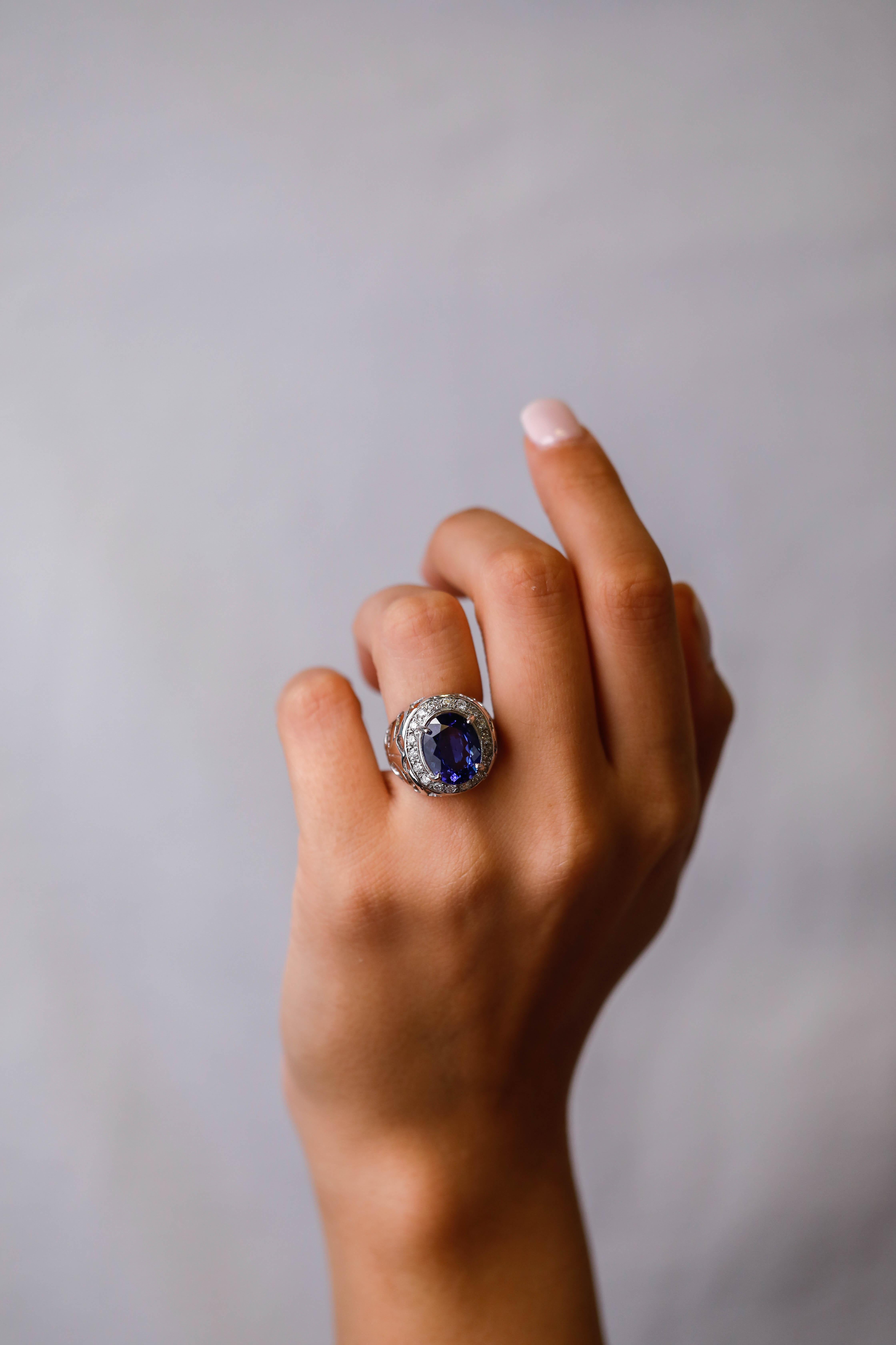 6.5 TCW Tanzanite Round Cut Diamond Statement Cocktail Ring in 14k White Gold In New Condition In New York, NY