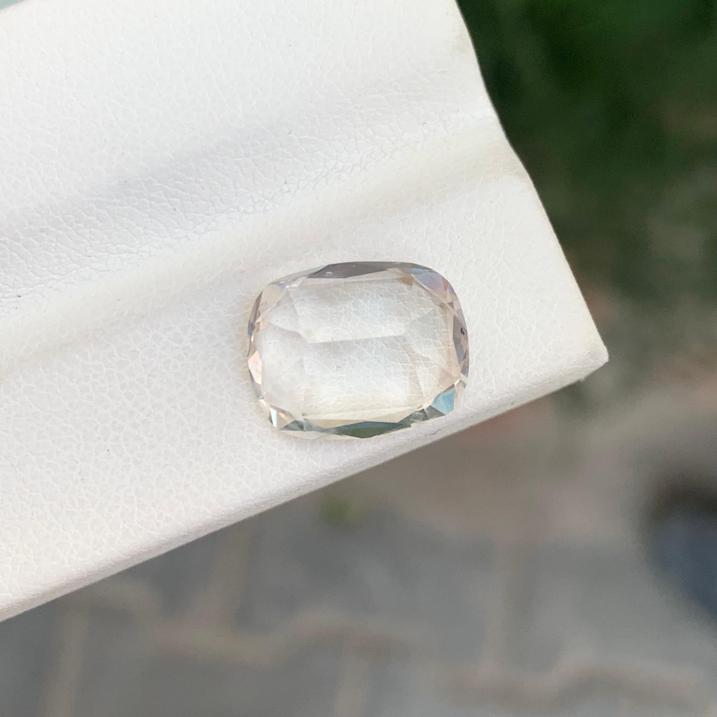 5,90 Karat Wunderschöner facettierter Heliodor Cushion Shape Edelstein im Zustand „Neu“ im Angebot in Peshawar, PK