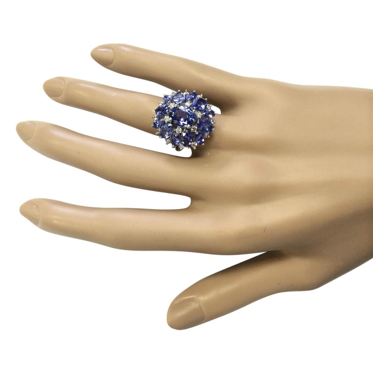 Natural Tanzanite 14 Karat White Gold Diamond Ring In New Condition For Sale In Los Angeles, CA