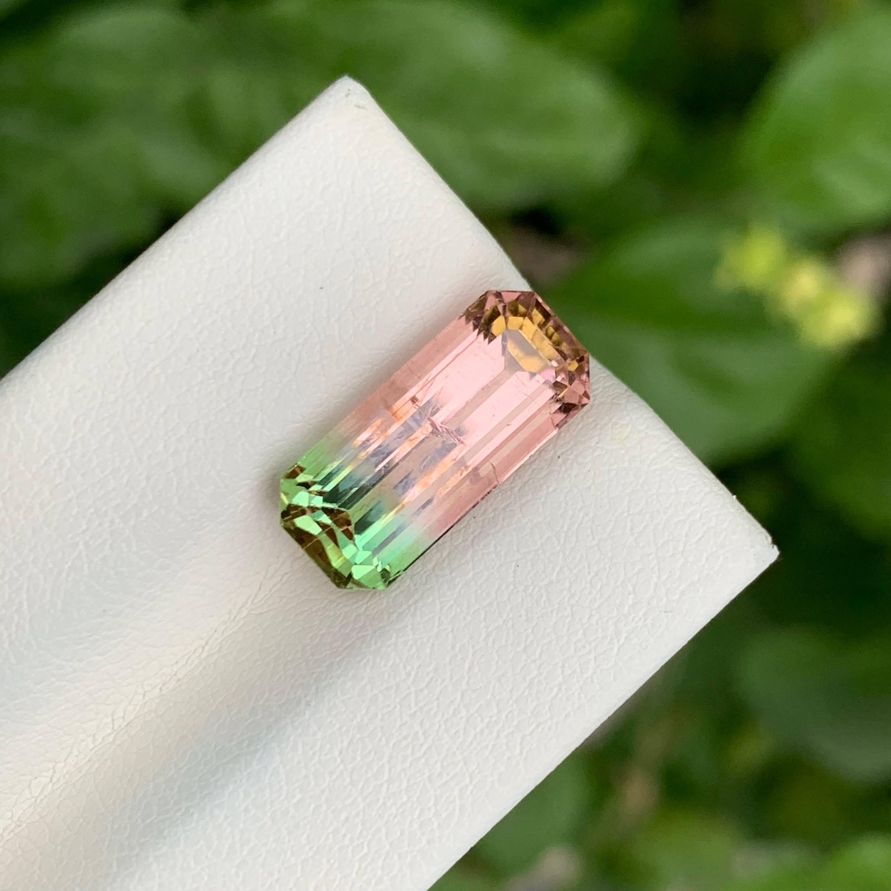 Pierre précieuse afghane tourmaline bicolore taille émeraude de 5.90 carats Neuf - En vente à Bangkok, TH