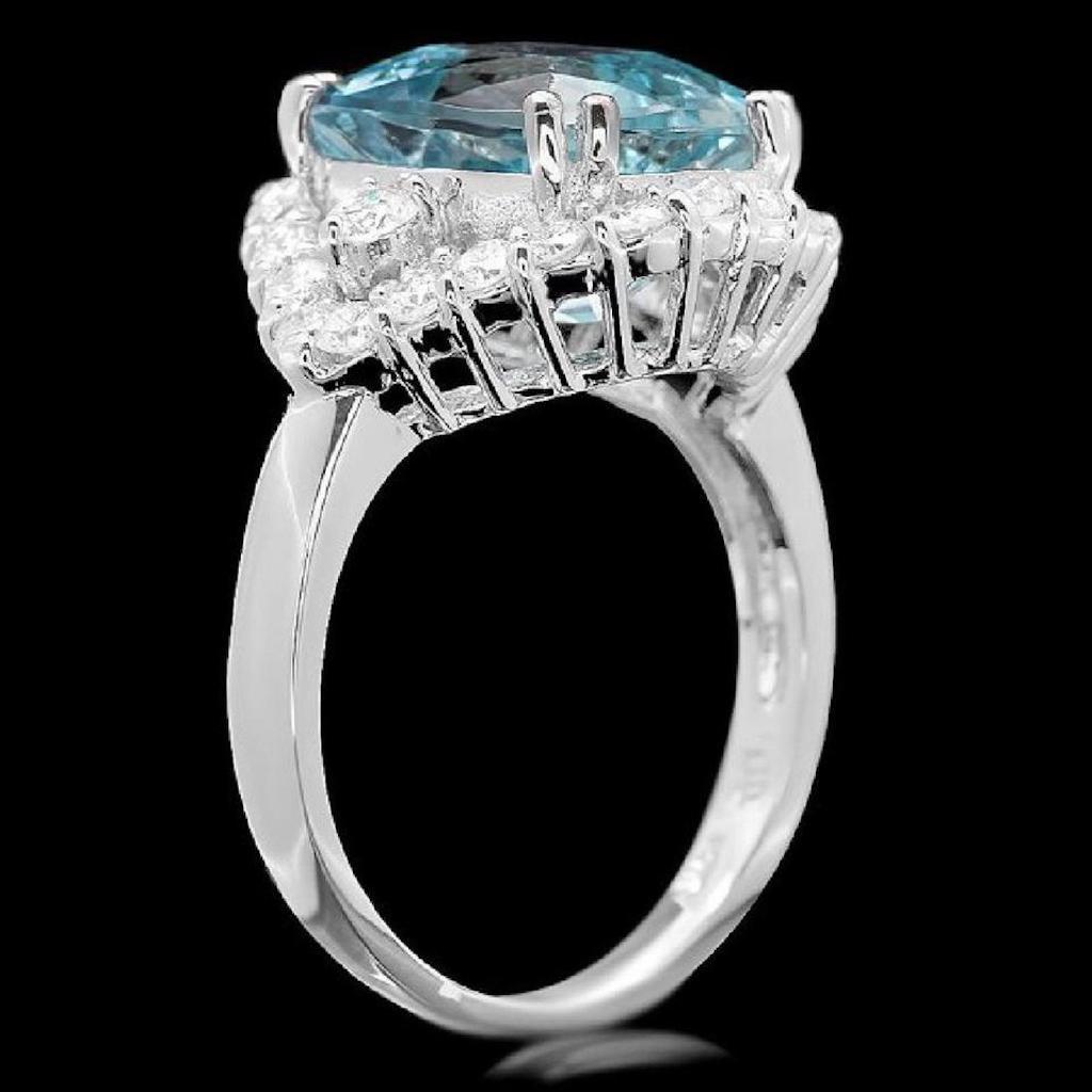 Anillo de oro blanco macizo de 14 quilates con aguamarina natural y diamantes de 5,90 quilates

Peso total de aguamarina natural talla cojín: Aprox. 5,00 Quilates

Medidas de la aguamarina 11.00 x 9.00mm

Diamantes redondos naturales Peso: 0,90