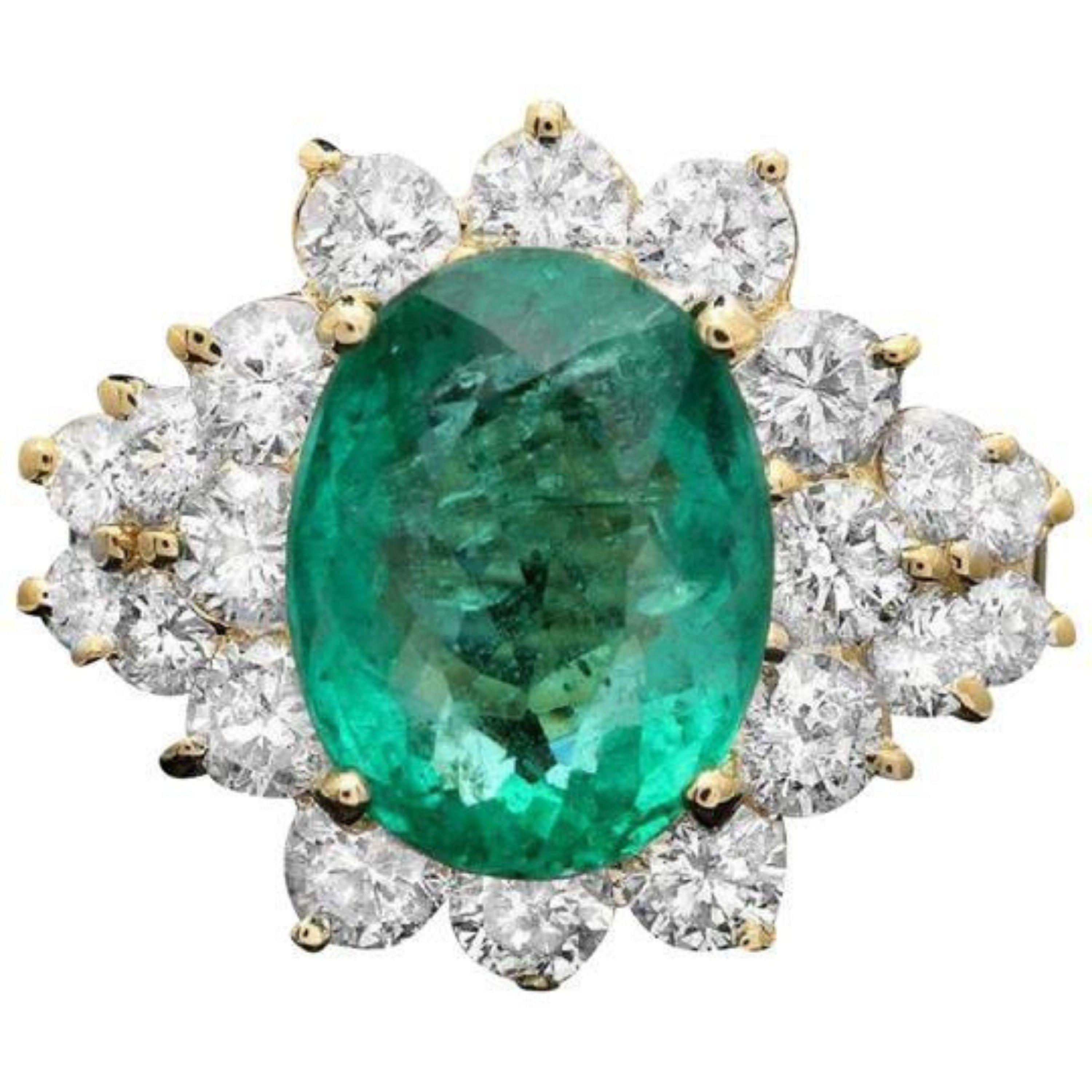5.90 Carat Natural Emerald and Diamond 14 Karat Solid Yellow Gold Ring In New Condition For Sale In Los Angeles, CA