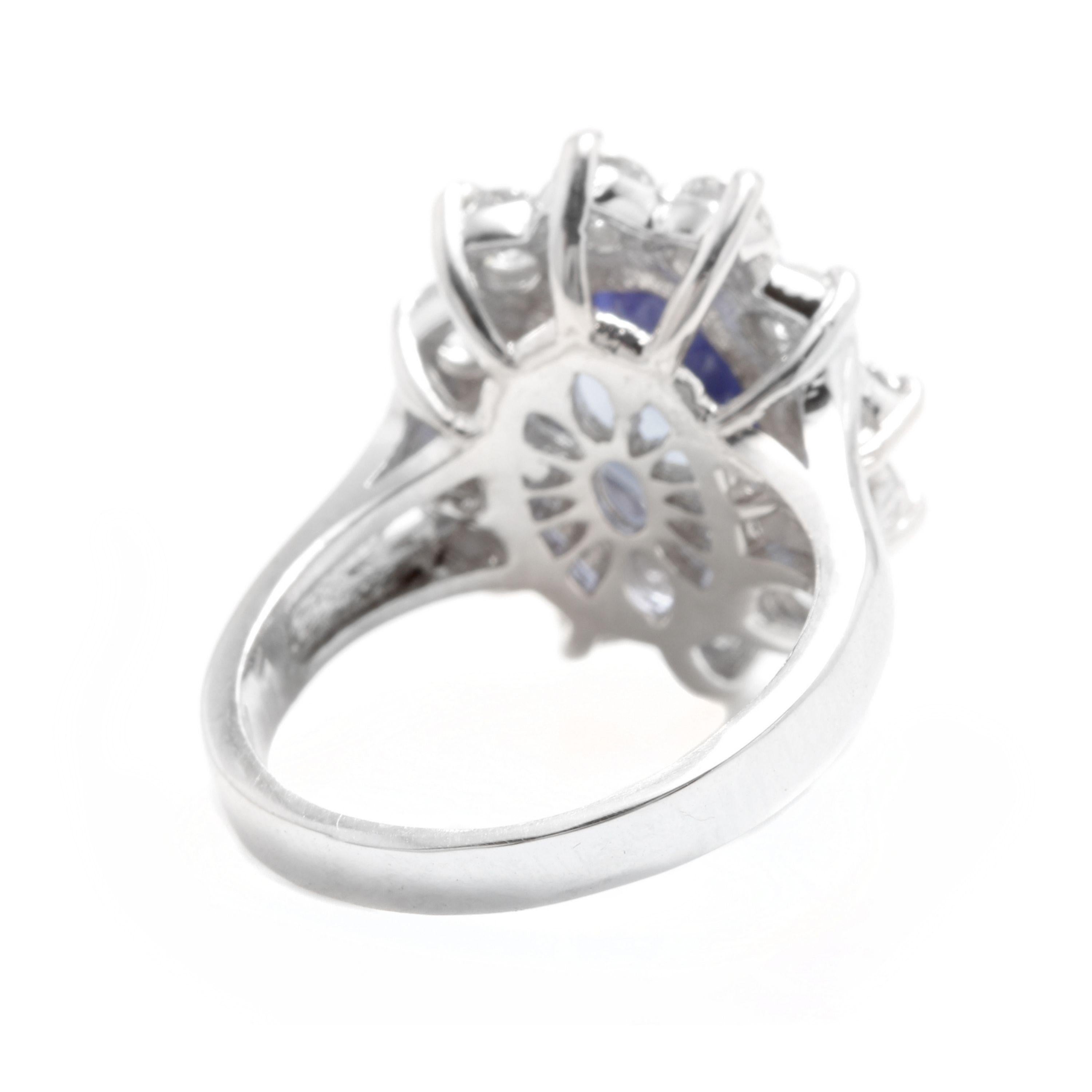 Bague en or blanc massif 14 carats avec tanzanite naturelle de 5,90 carats et diamants Neuf - En vente à Los Angeles, CA