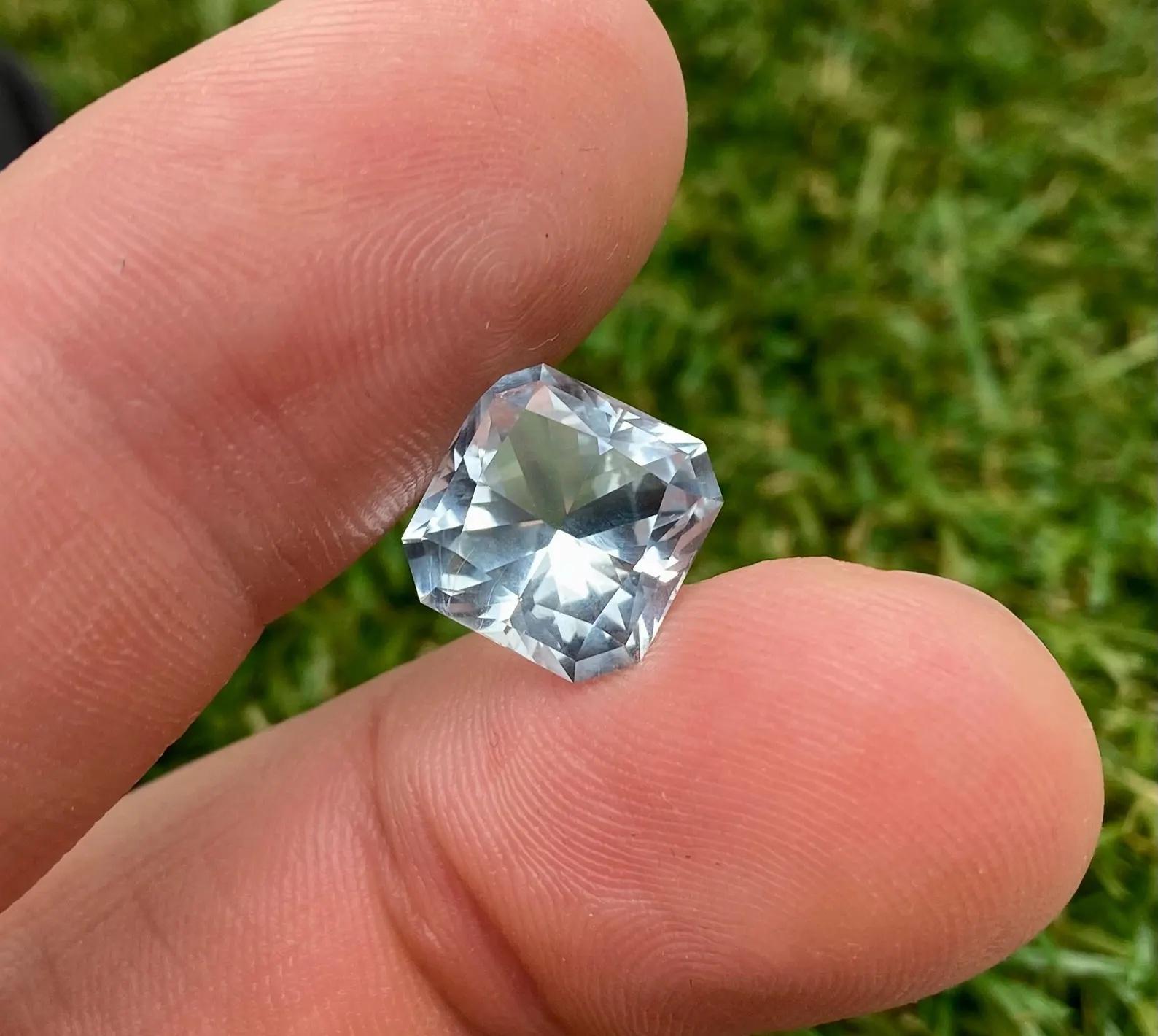 Gema suelta de aguamarina natural

Certificado a petición del comprador
Color de la piedra preciosa: Azul claro
Tipo de gema: Aguamarina
Tamaño de la gema: 11,1x10,9x7,5 mm.
Grado de corte: Excelente.
Claridad/Grado: Limpio
Forma de la gema: Corte