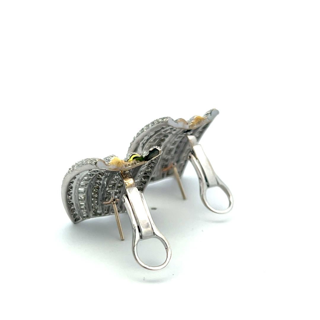 Orecchini a clip con diamanti tondi e baguette da 5,90 carati in oro bianco 18 carati in vendita 5