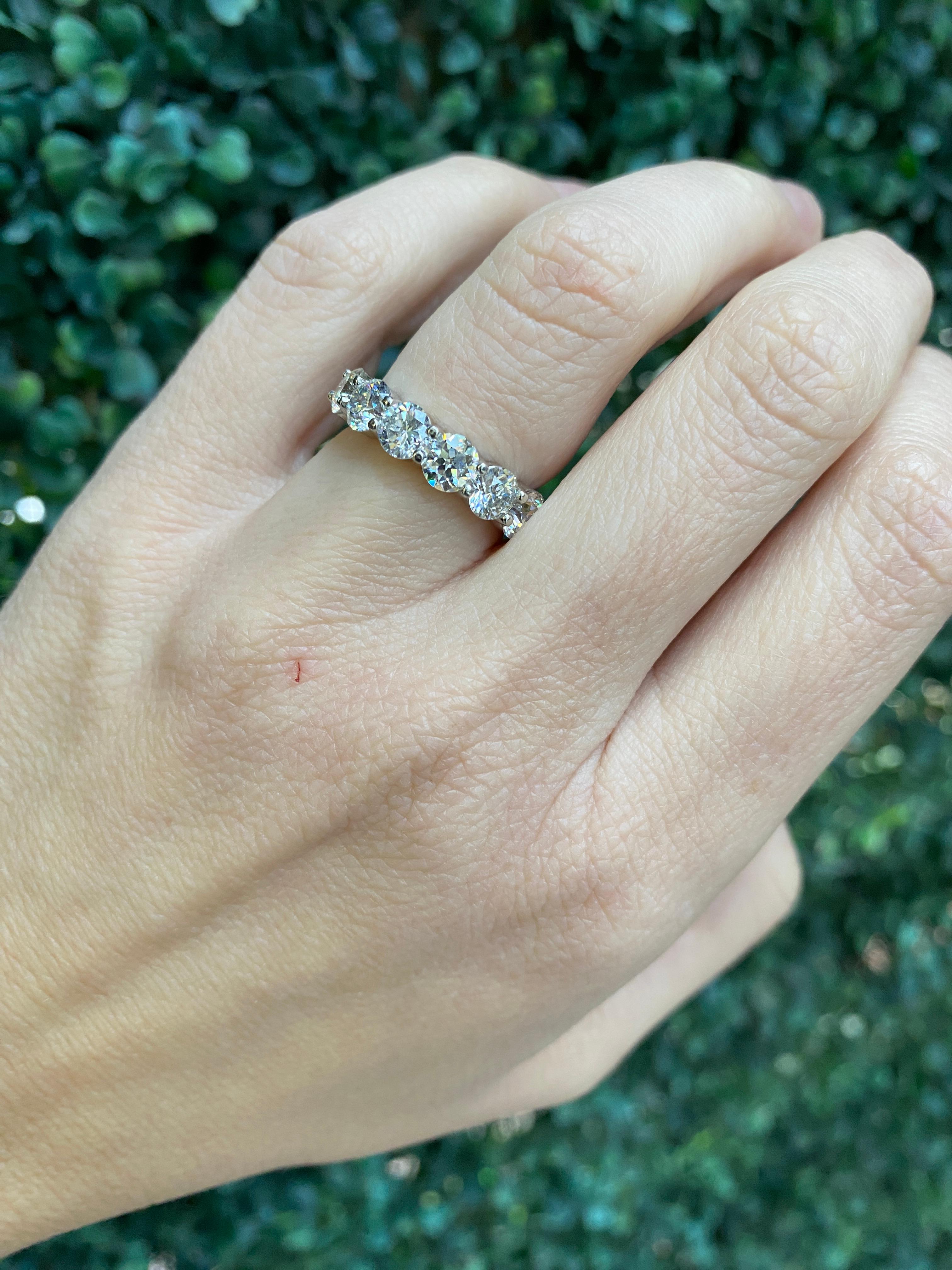 5.90ct Round Diamond Eternity Band, H VS in Platinum Band For Sale 3