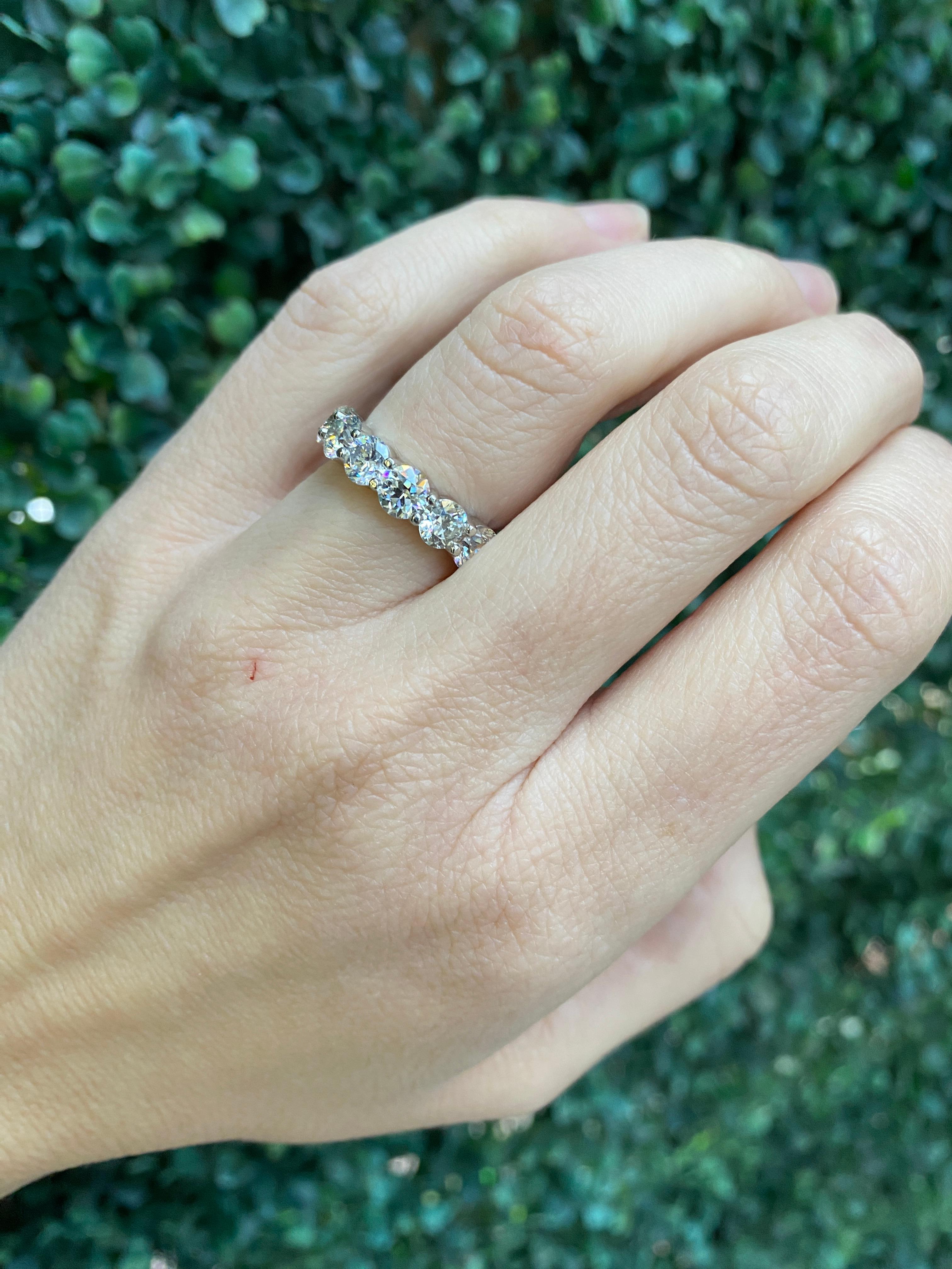 5.90ct Round Diamond Eternity Band, H VS in Platinum Band For Sale 4