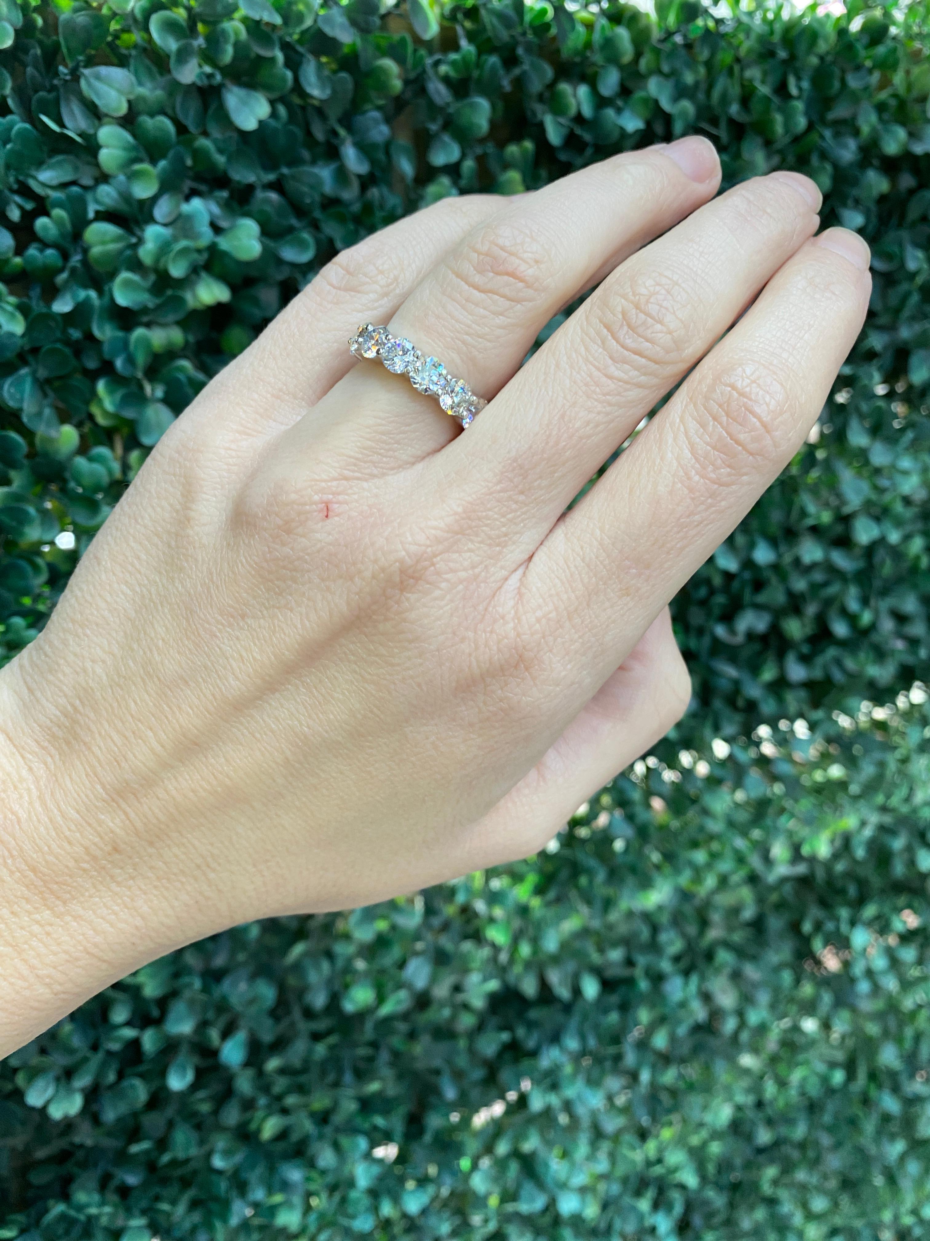 5.90ct Round Diamond Eternity Band, H VS in Platinum Band For Sale 7