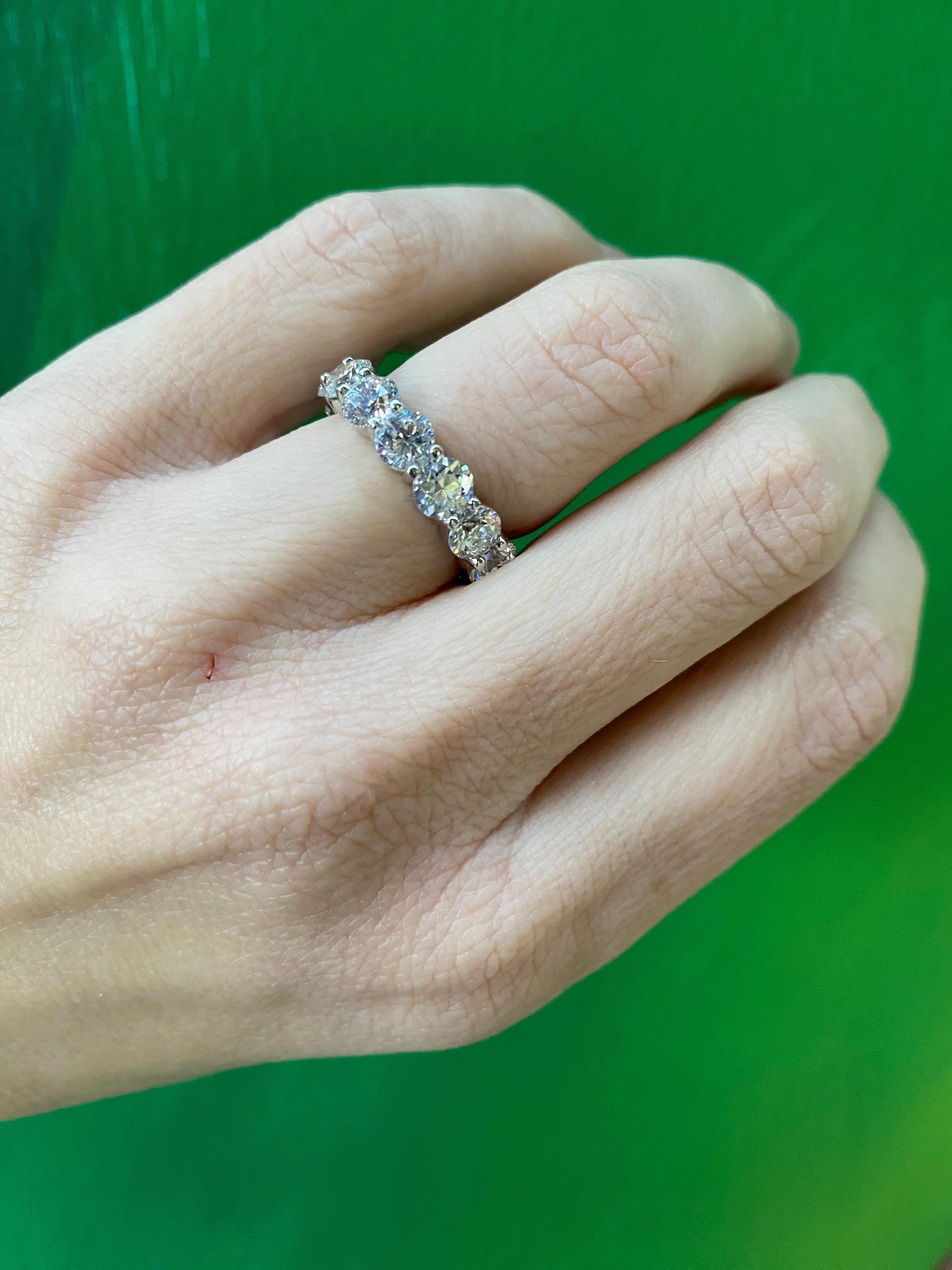 5.90ct Round Diamond Eternity Band, H VS in Platinum Band For Sale 8