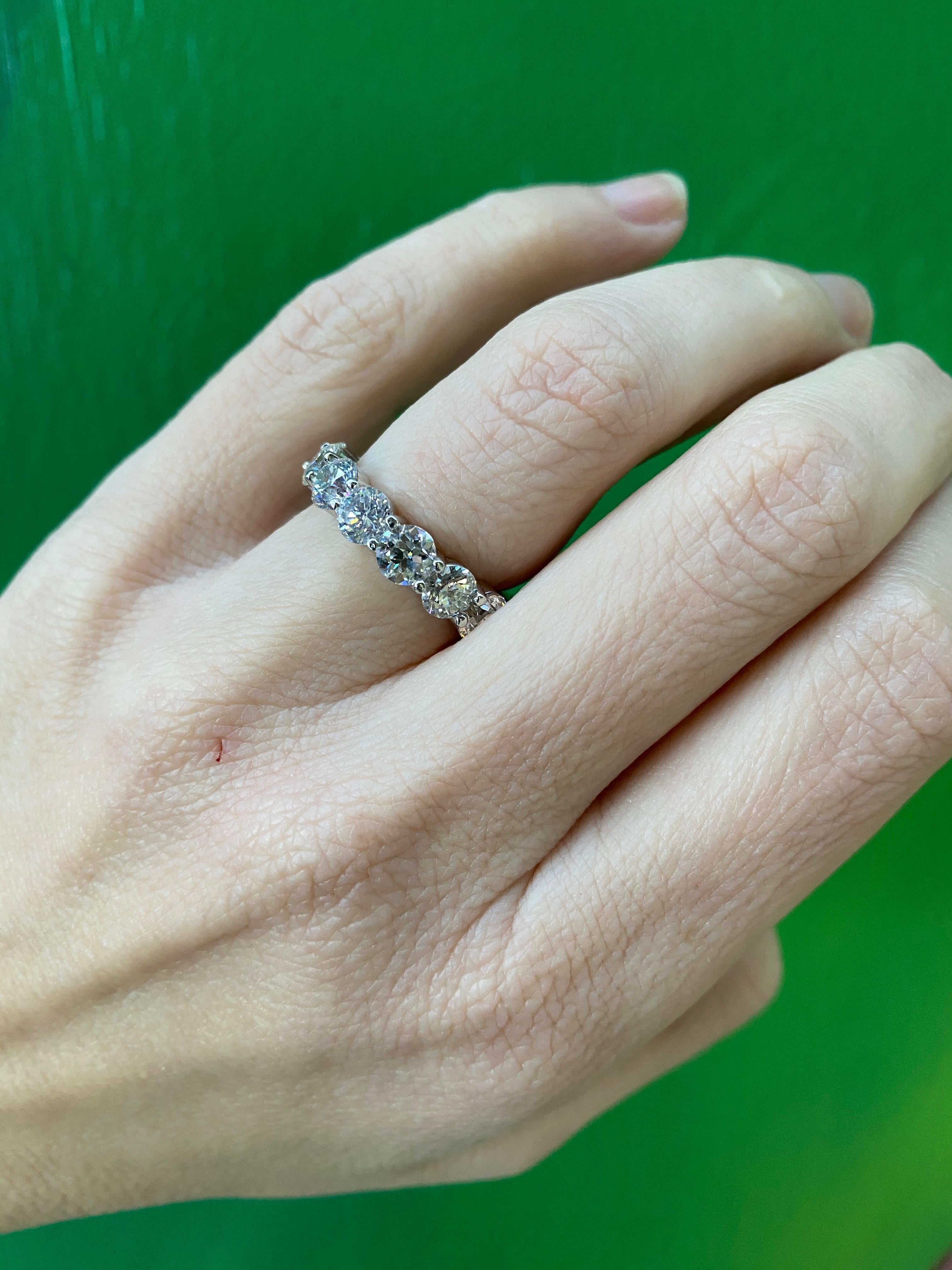 5.90ct Round Diamond Eternity Band, H VS in Platinum Band For Sale 11