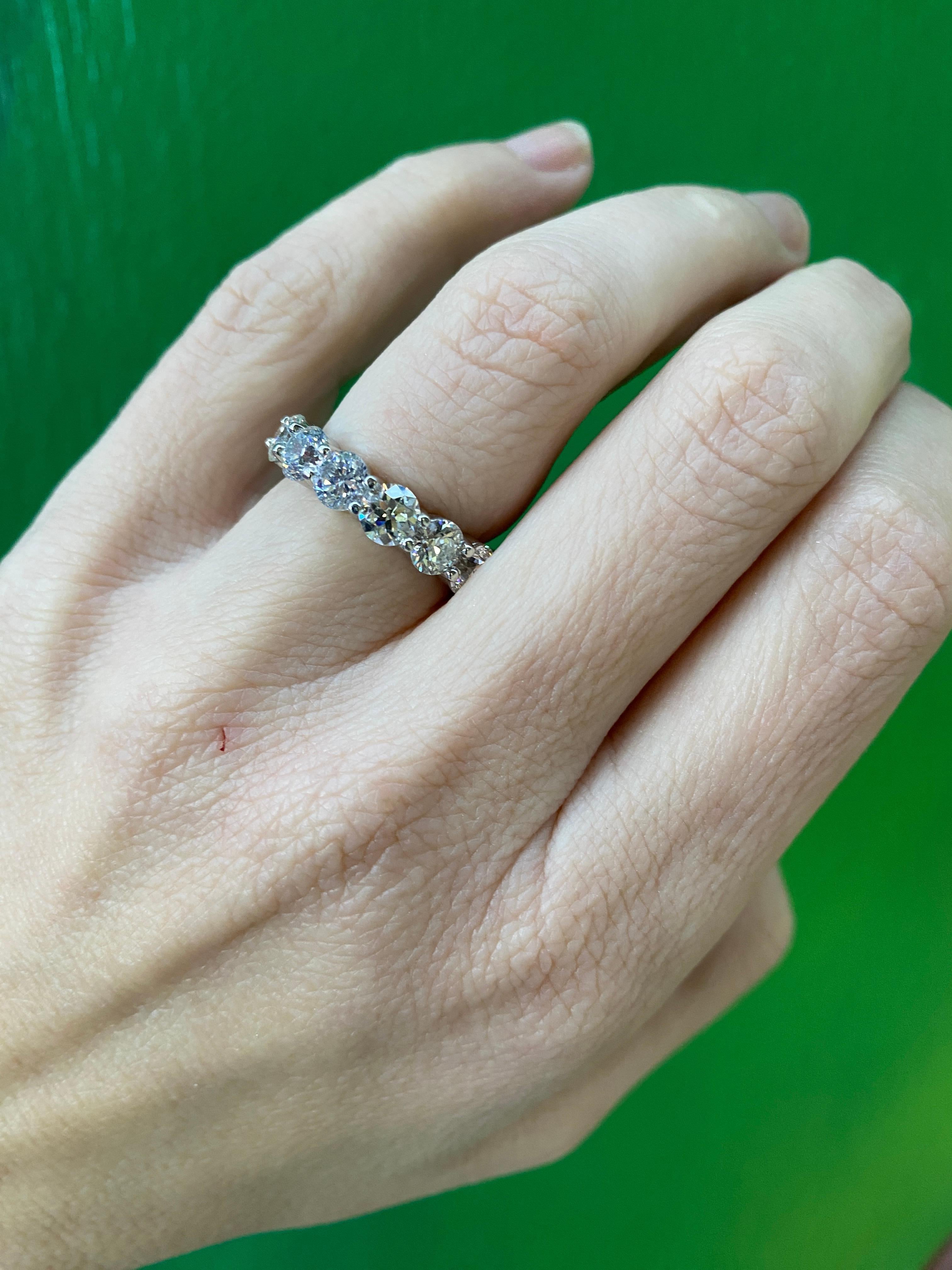 5.90ct Round Diamond Eternity Band, H VS in Platinum Band For Sale 12