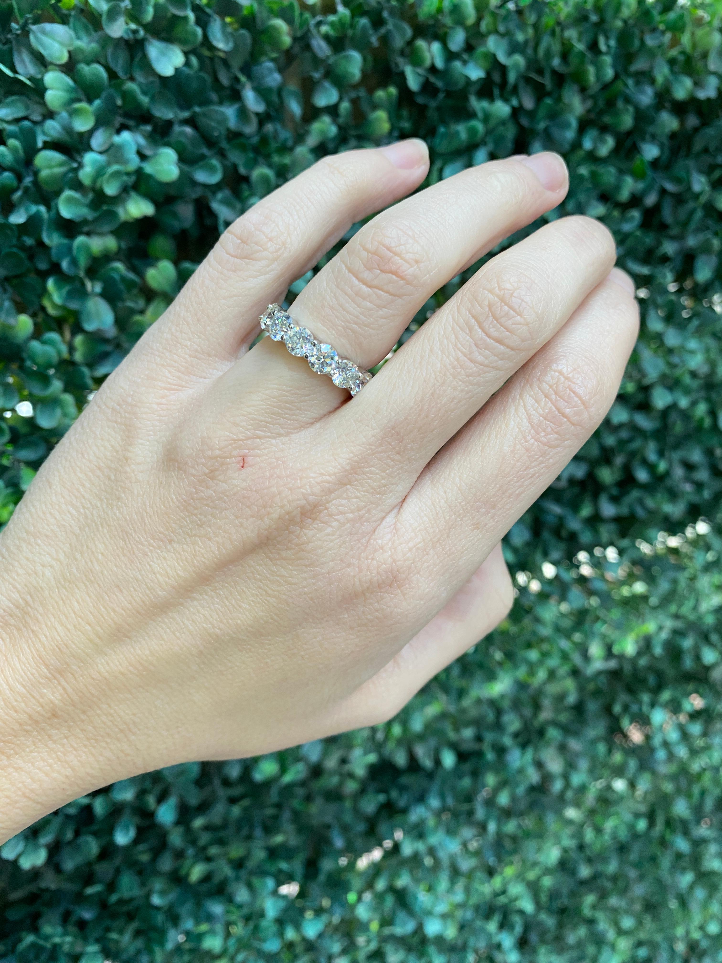5.90ct Round Diamond Eternity Band, H VS in Platinum Band For Sale 2
