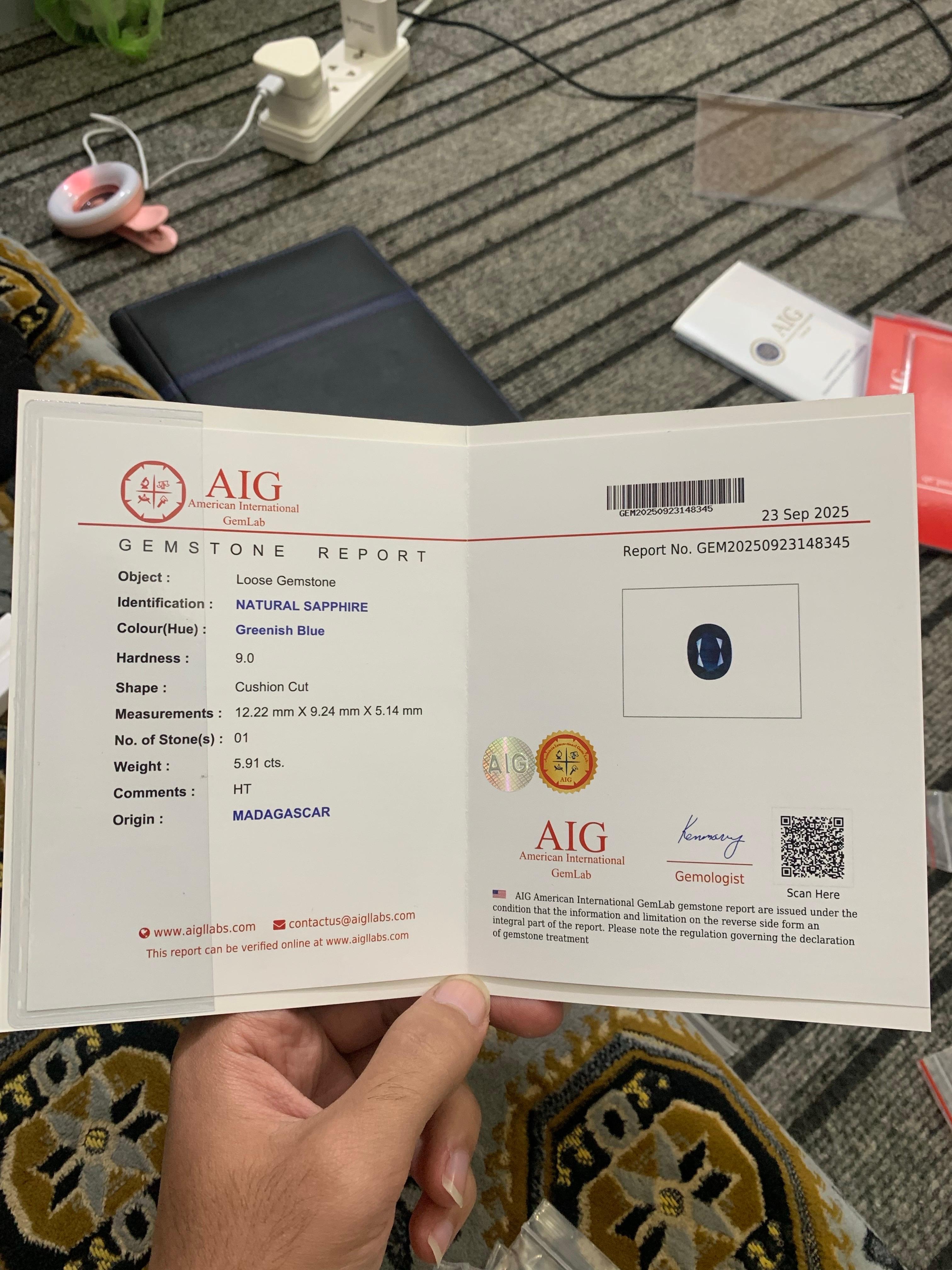 5,91 Karat Natürlicher loser grünlich blauer Saphir aus Madagaskar, Afrika im Angebot 1