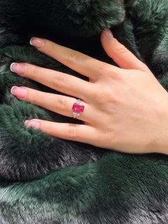 Anello con diamante e rubino tailandese naturale da 5,91 carati in stile Art Deco in oro bianco 18 carati AIGS