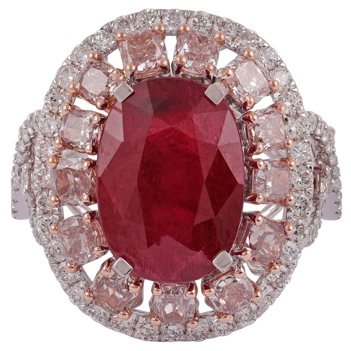 Anello classico con rubino del Mozambico e diamanti rosa da 5,91 carati in oro bianco 18 carati