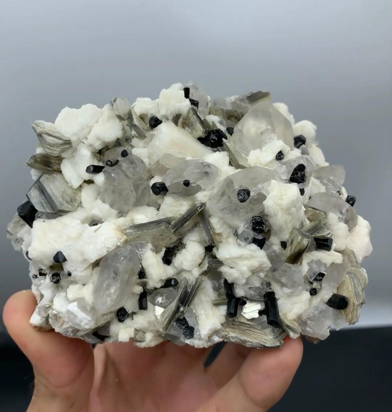 Altro 591 grammi di combinazione di Schorl con Albite e Muscovite dal Pakistan in vendita