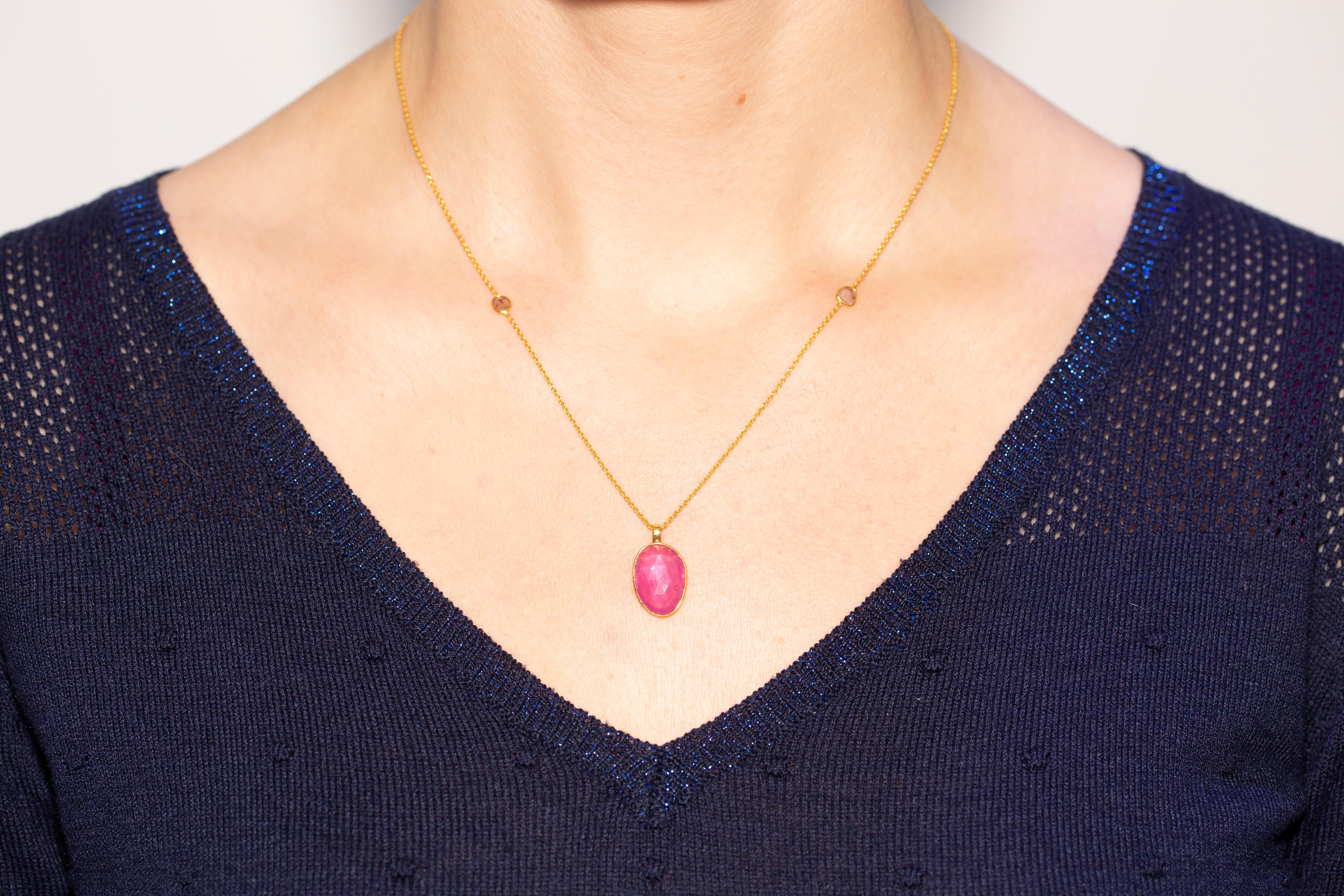 5.92 Carat Ruby Diamond Rose Cut 18 Karat Yellow Gold Artisan Necklace  In New Condition For Sale In London, GB