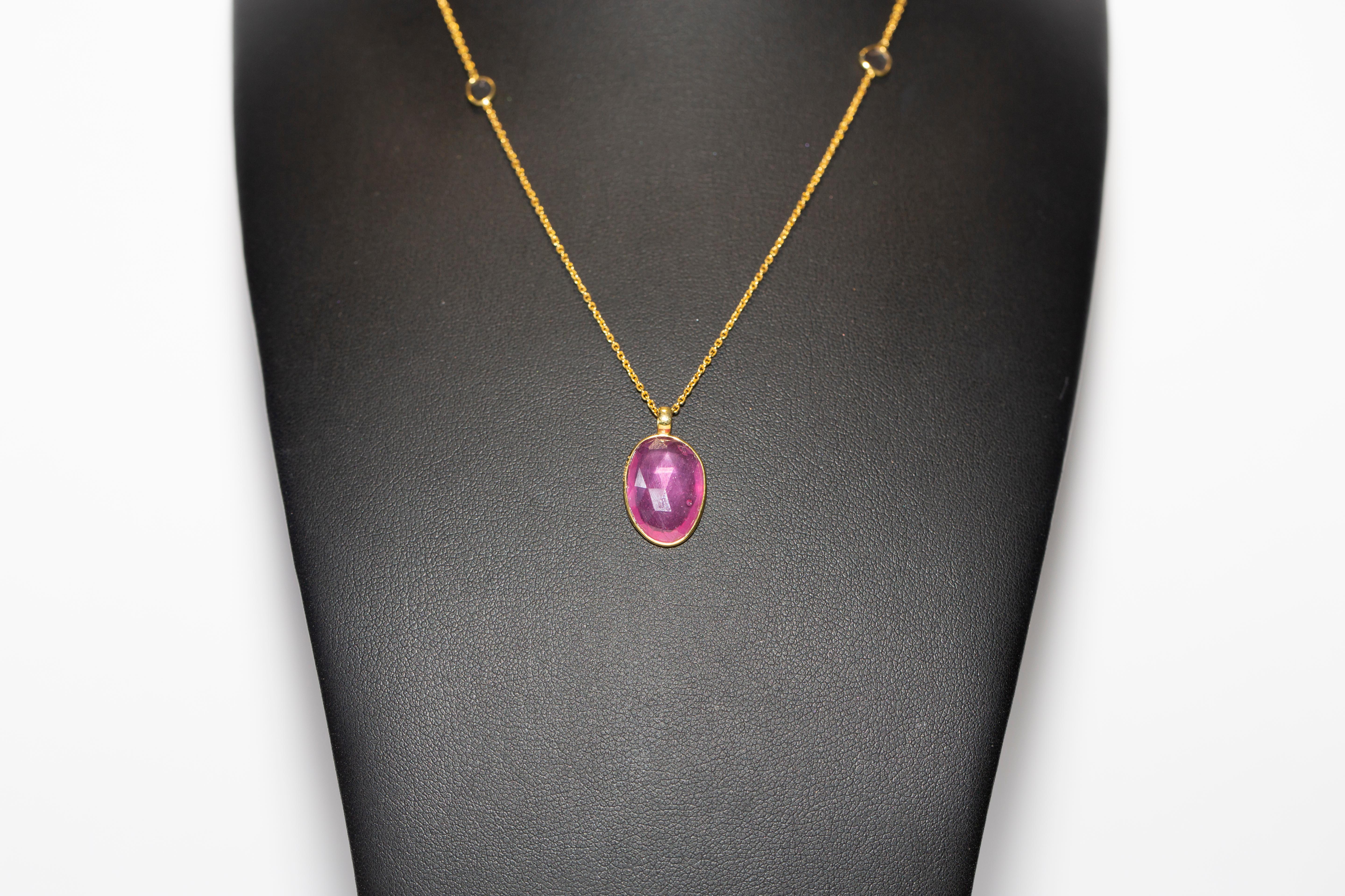 5.92 Carat Ruby Diamond Rose Cut 18 Karat Yellow Gold Artisan Necklace For Sale 2
