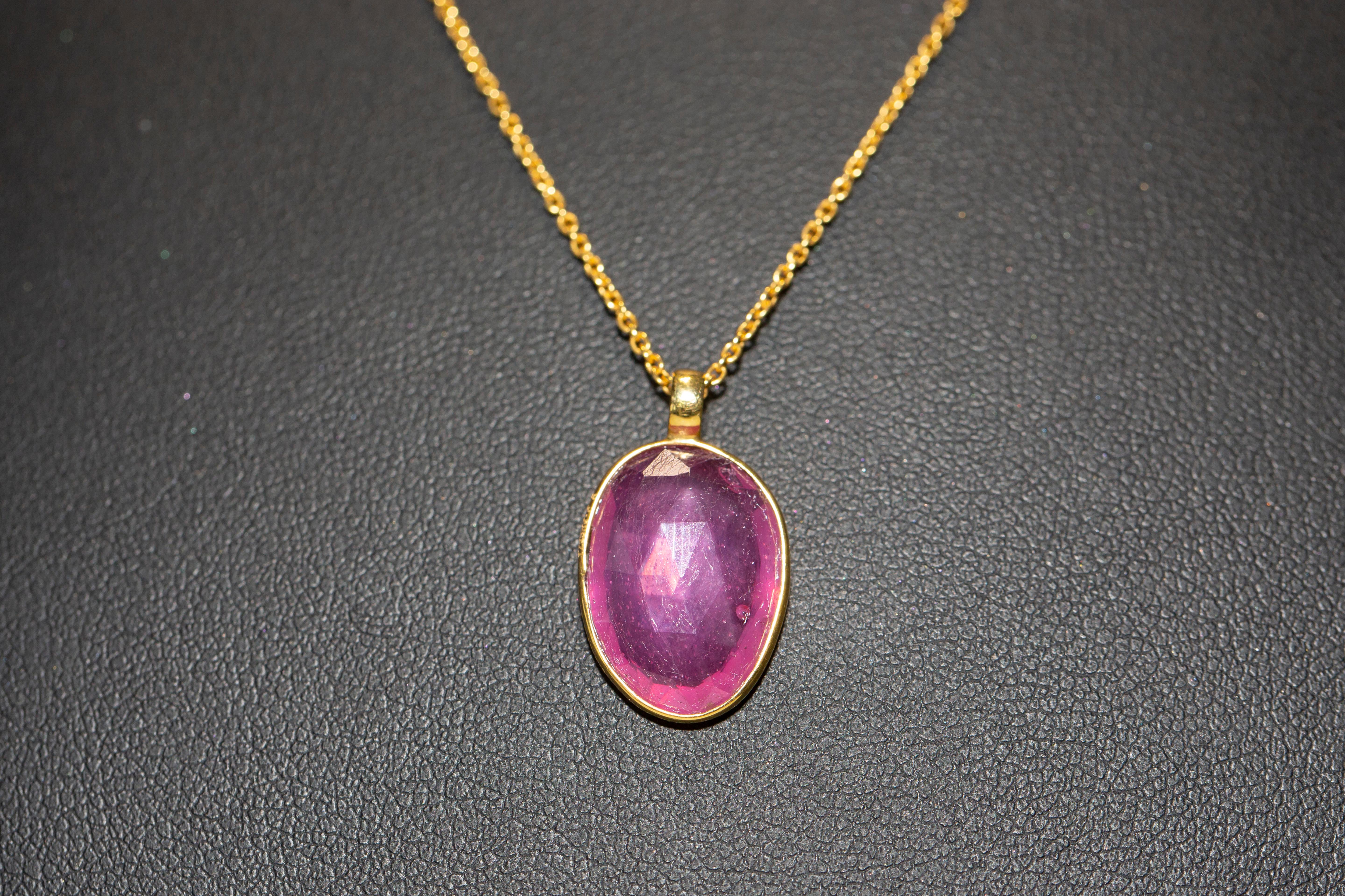 5.92 Carat Ruby Diamond Rose Cut 18 Karat Yellow Gold Artisan Necklace  For Sale 3