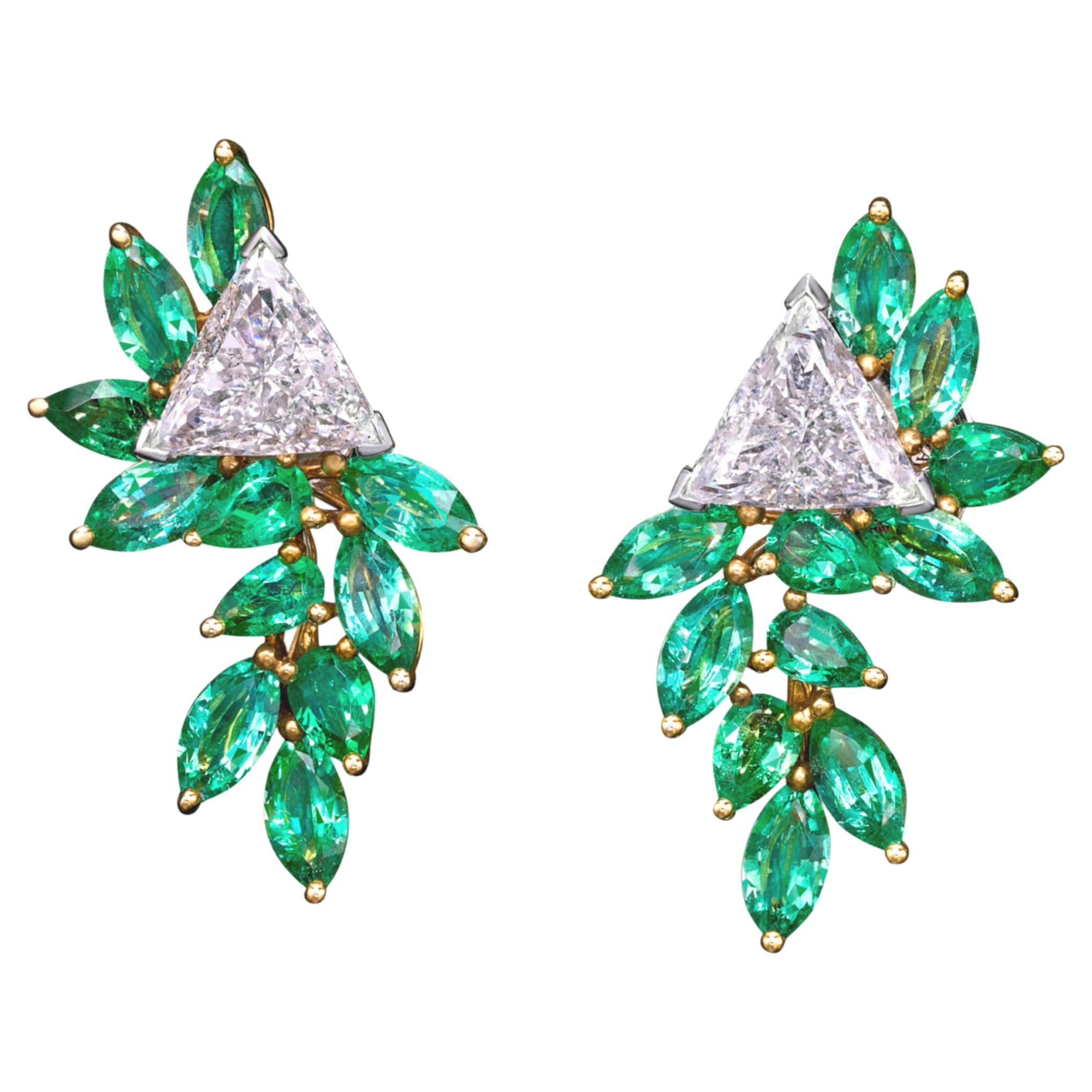 5.92 Carat Trillion Cut Diamond Green Emerald Leaf 18k Yellow Gold Earrings For Sale