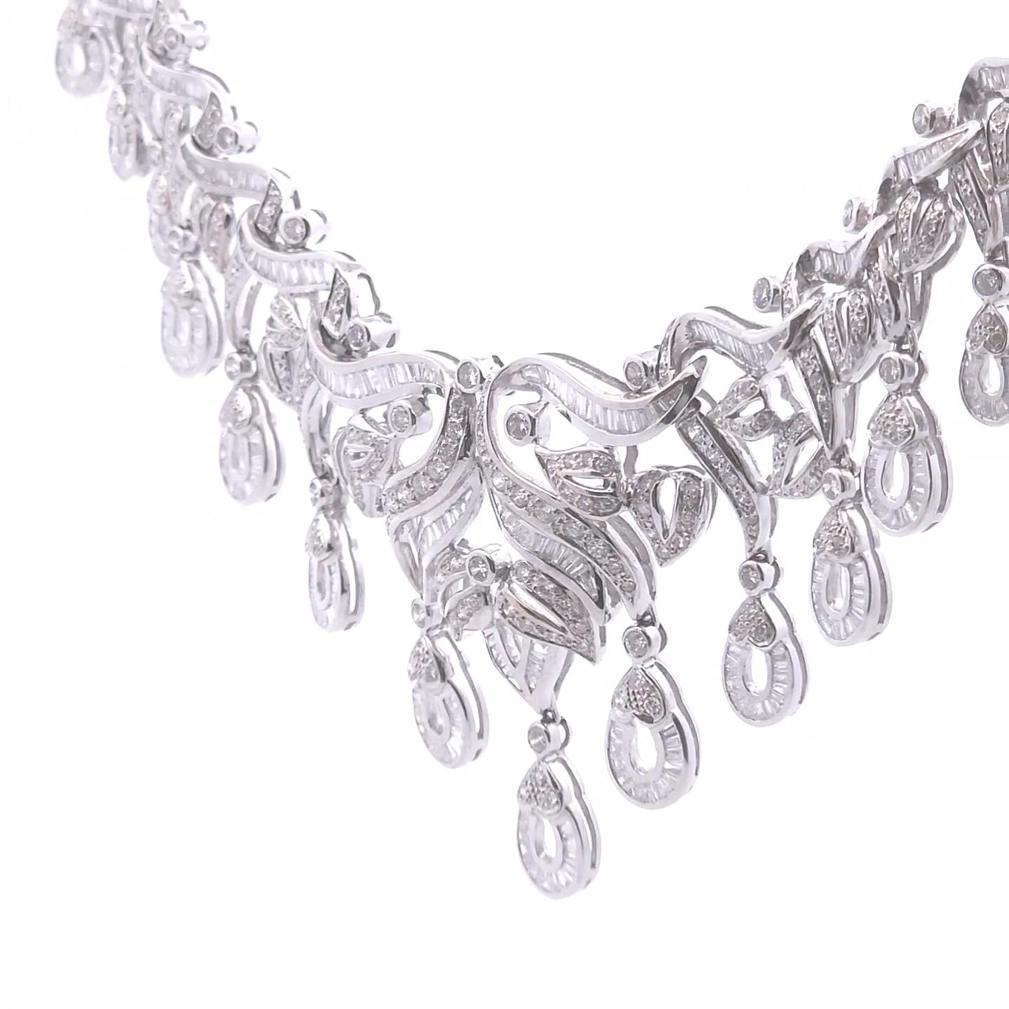 Collana Fancy da 5,92 carati in oro bianco 18 carati In condizioni Nuovo in vendita a Tustin, CA