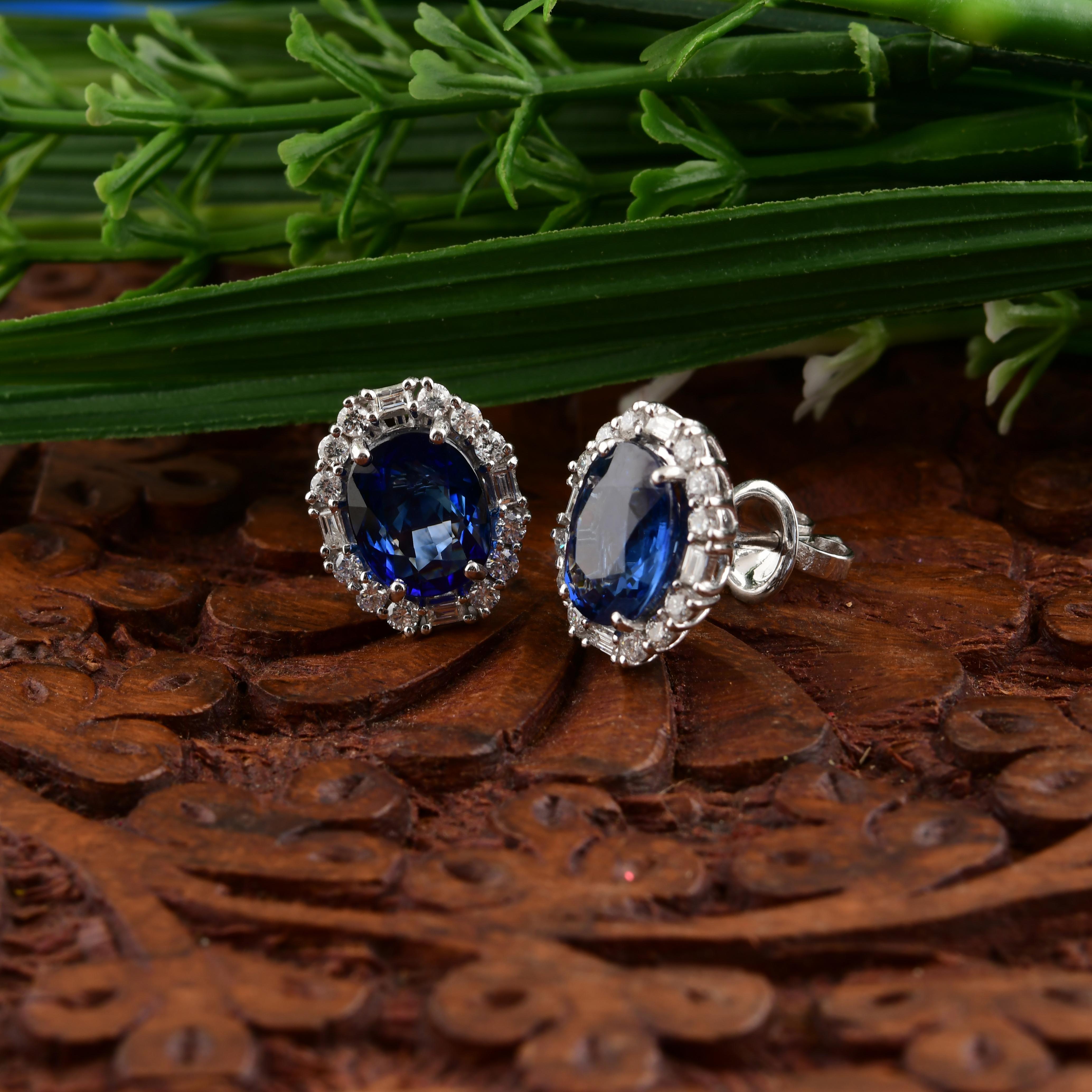Orecchini a perno in oro bianco 18 carati con diamante e zaffiro blu da 5,93 carati Regalo In condizioni Nuovo in vendita a Diera, Dubai