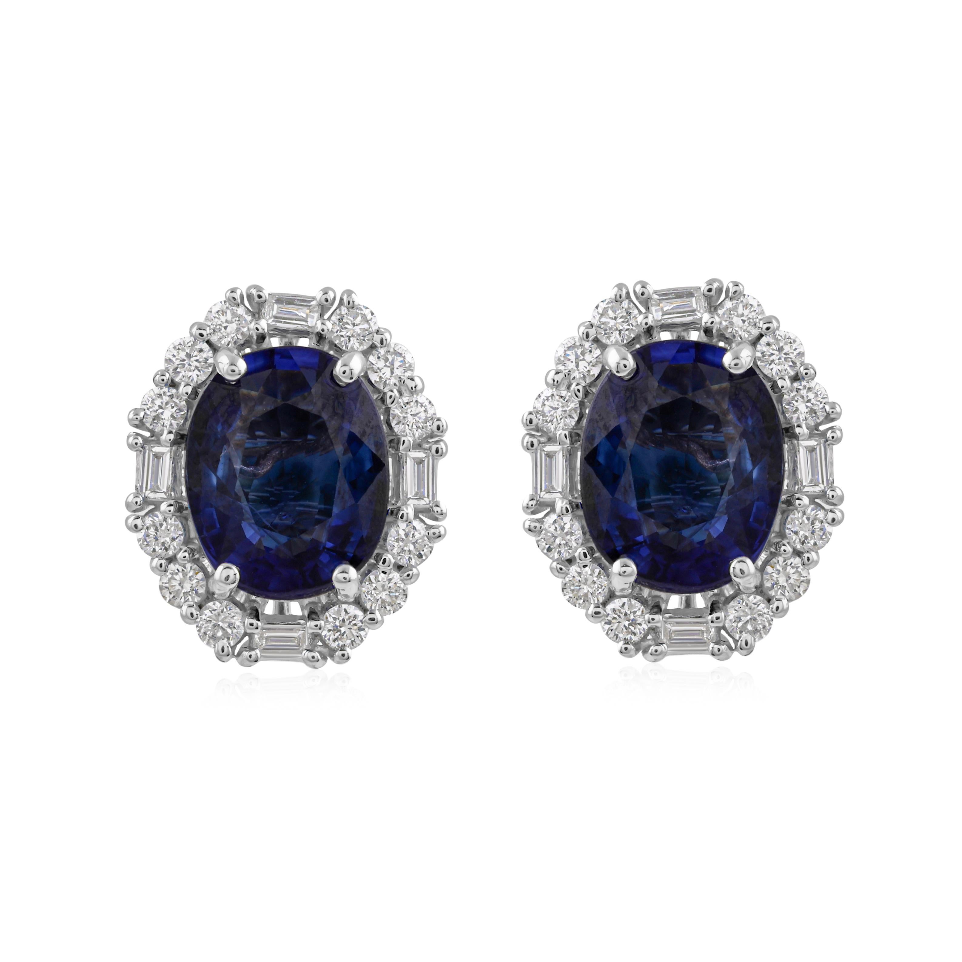 Orecchini a perno in oro bianco 18 carati con diamante e zaffiro blu da 5,93 carati Regalo in vendita 1