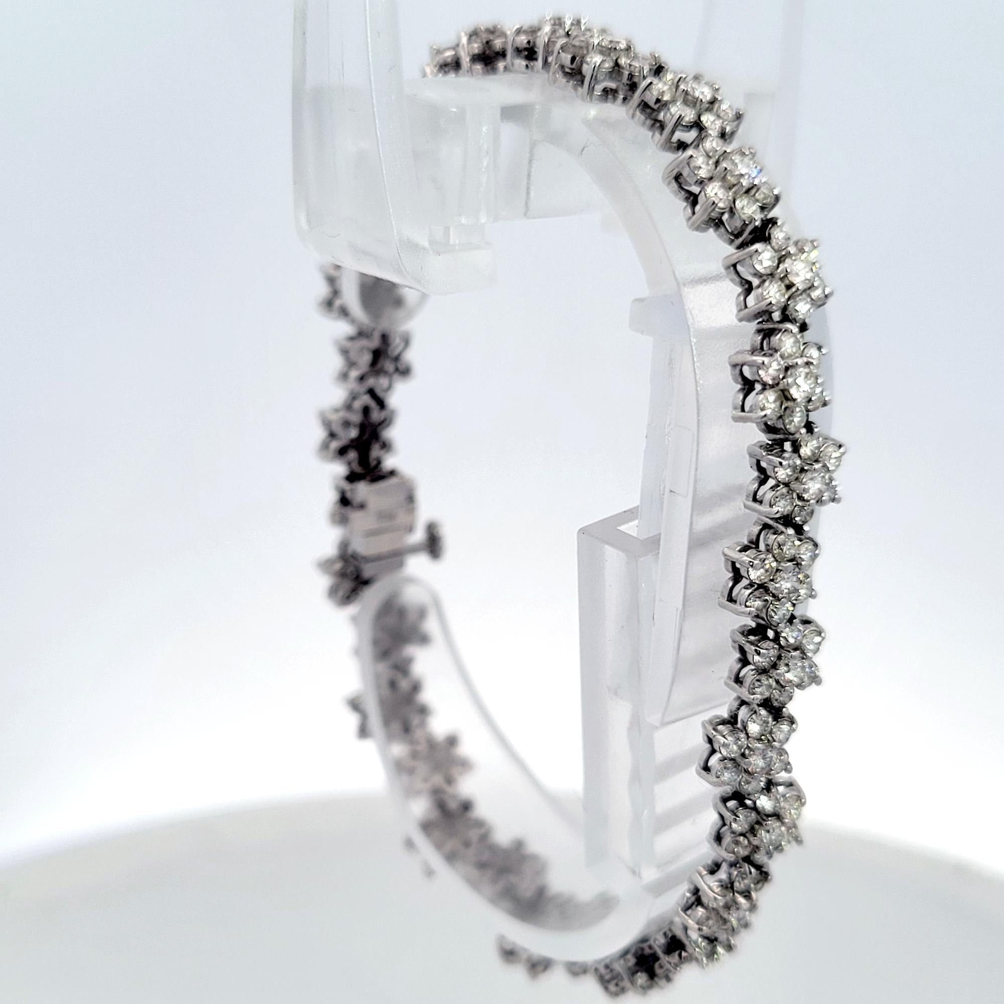 Sebastian Bernard Pulsera de diamantes de 14 quilates engastados con pavé de 5,93 quilates - Eslabones en forma de estrella Corte redondo en venta