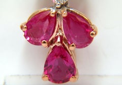 Orecchini pendenti con rubino rosso naturale da 5,94 carati, non trattato termicamente, e diamanti, in oro 14 carati non trattato termicamente*