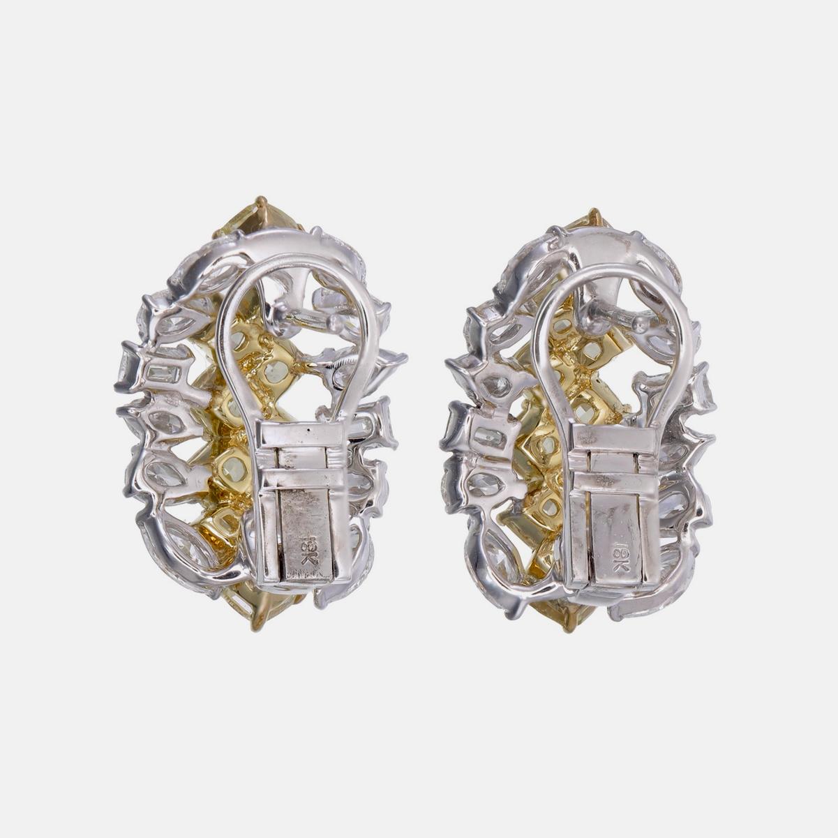 Moderno Orecchini con diamanti gialli e bianchi da 5,95 carati in oro bianco da 18 carati in vendita