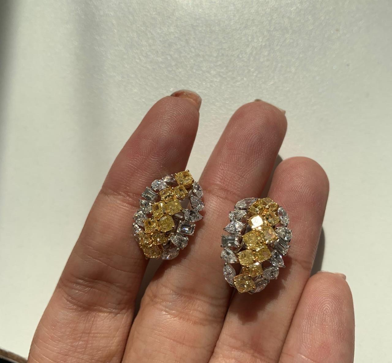 Orecchini con diamanti gialli e bianchi da 5,95 carati in oro bianco da 18 carati In condizioni Nuovo in vendita a Bangkok, TH